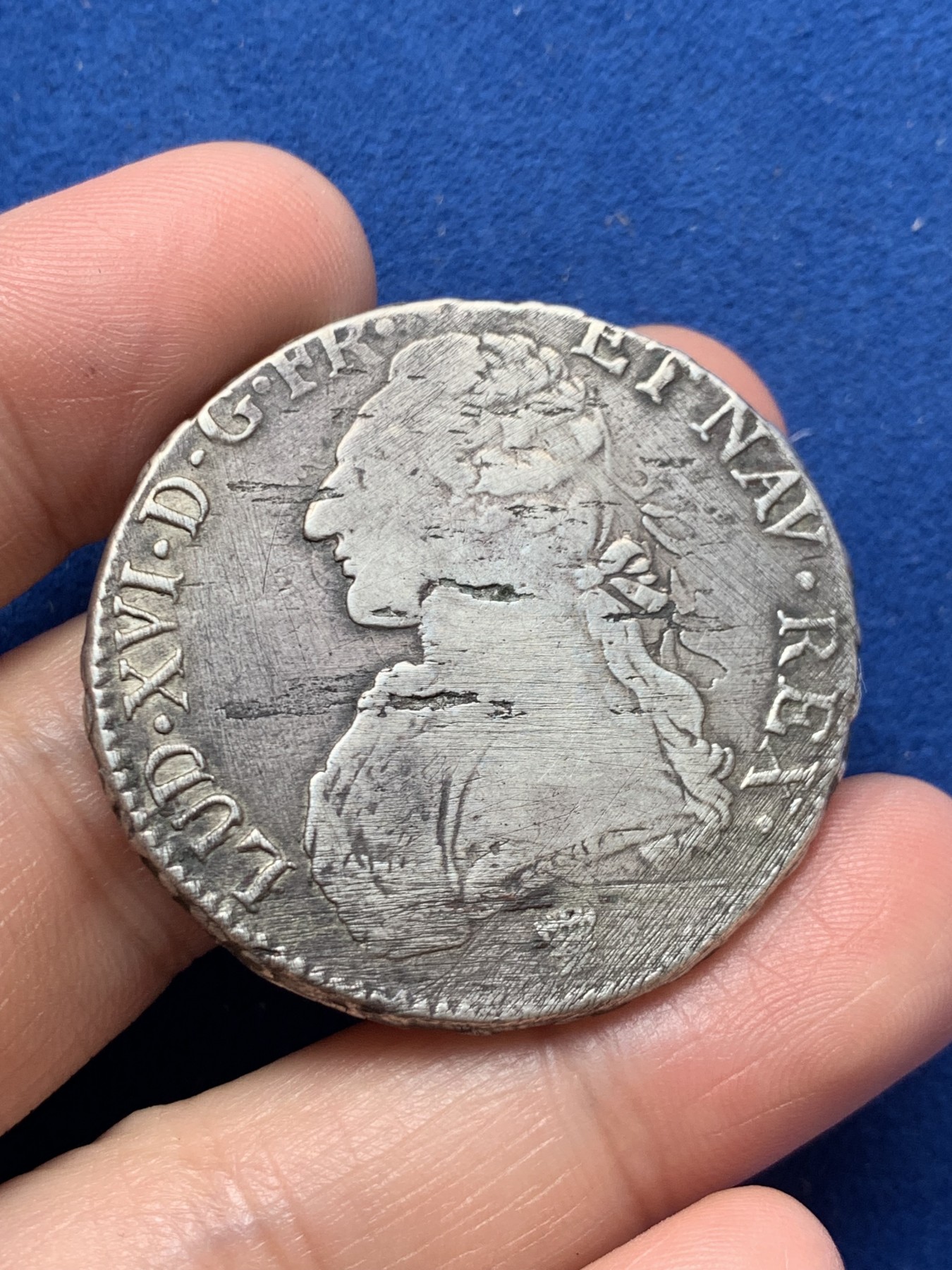 《竞宝斋》第260场-周日，周一，周二 3场连拍 (全场包邮) 法国路易十六1780利摩日厂埃居大银币 币胚有原始缺陷 细节见图