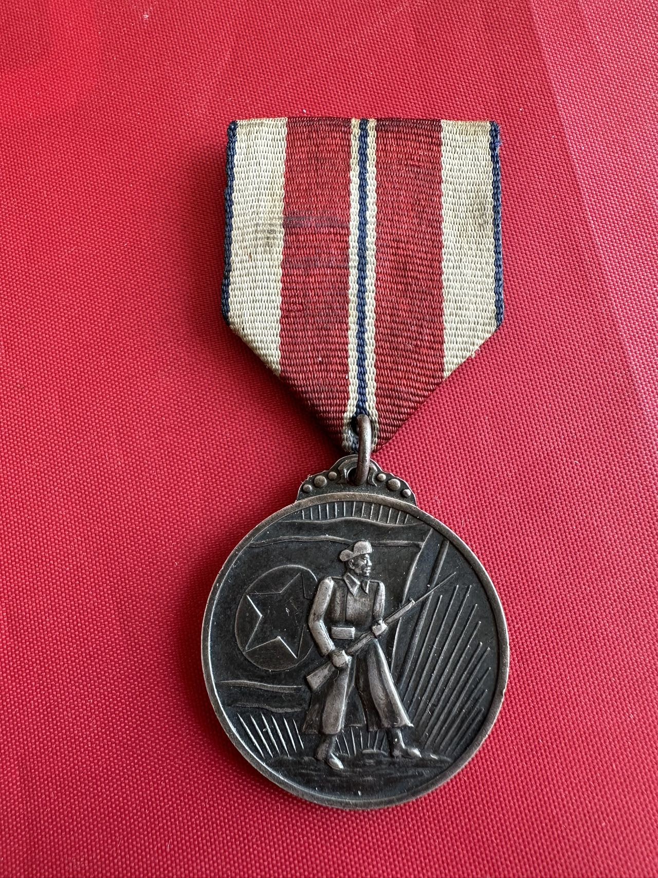 徽章实时专场 朝鲜战士银章（原挂）