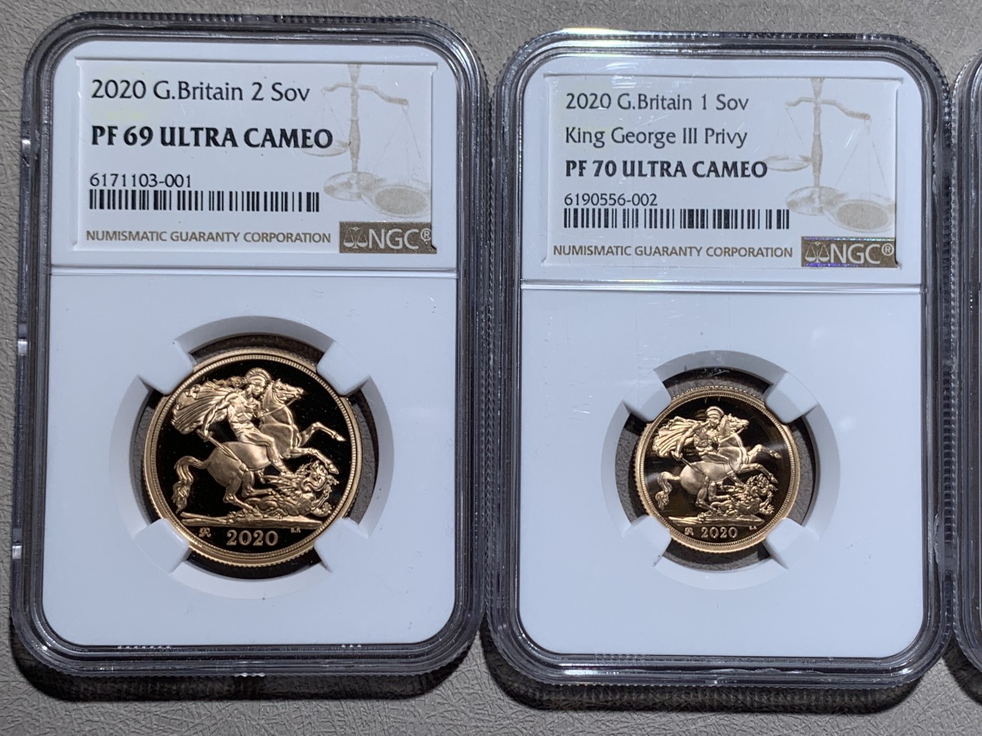 《竞宝斋》第260场-周日，周一，周二 3场连拍 (全场包邮) 4枚一套 NGC PF69-70 2020年英国乔三密印金马剑套装 带木质原盒 限量600套 总重近30克 917金 错过即无