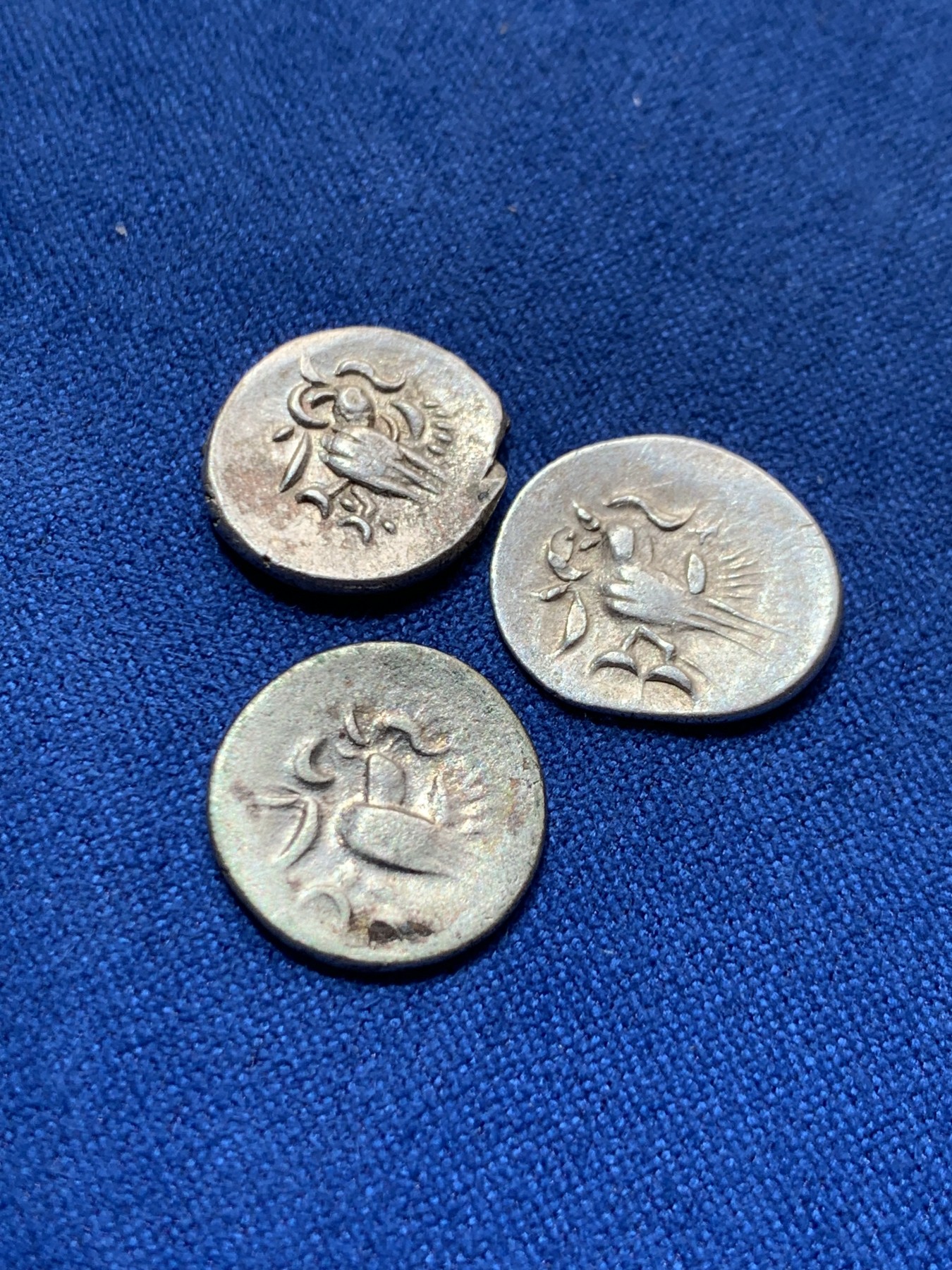 《竞宝斋》第260场-周日，周一，周二 3场连拍 (全场包邮) 3枚一组 柬埔寨金边王朝小鸟打制银币