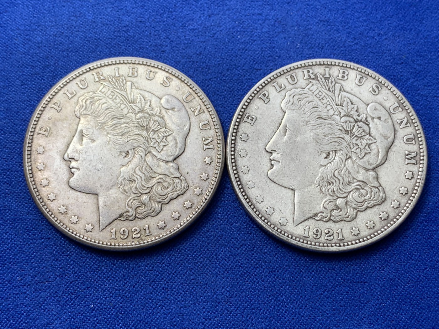 《竞宝斋》第260场-周日，周一，周二 3场连拍 (全场包邮) 两枚一组 美国1921年摩根银币 原味品