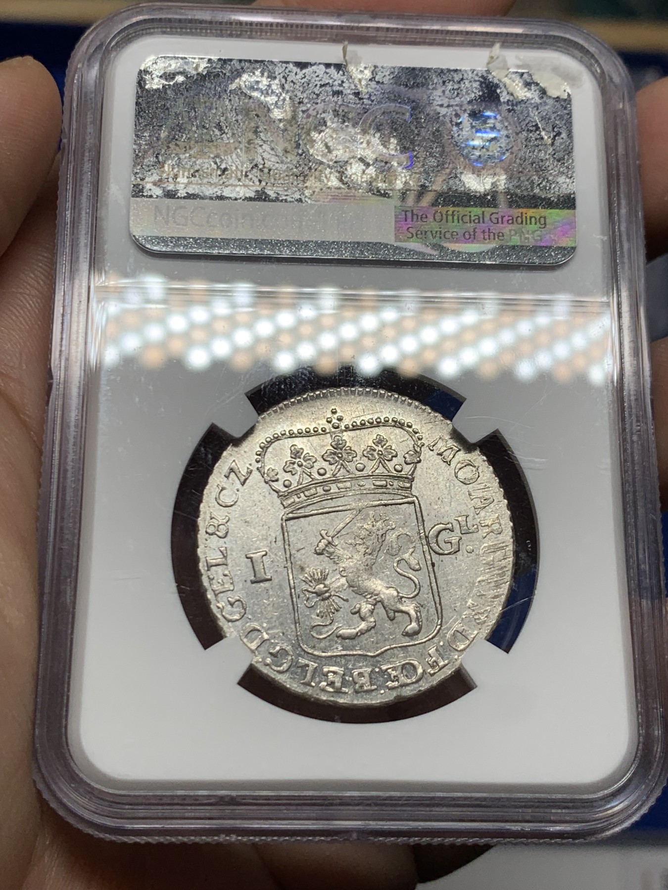 《竞宝斋》第260场-周日，周一，周二 3场连拍 (全场包邮) NGC A55 荷兰联省共和国1764年海尔德兰雅典娜1盾女神银币。站立的雅典娜女神，左手拄着罗马柱，右手持神杖 ，神杖上面盖着自由帽，非常漂亮，还有转光。