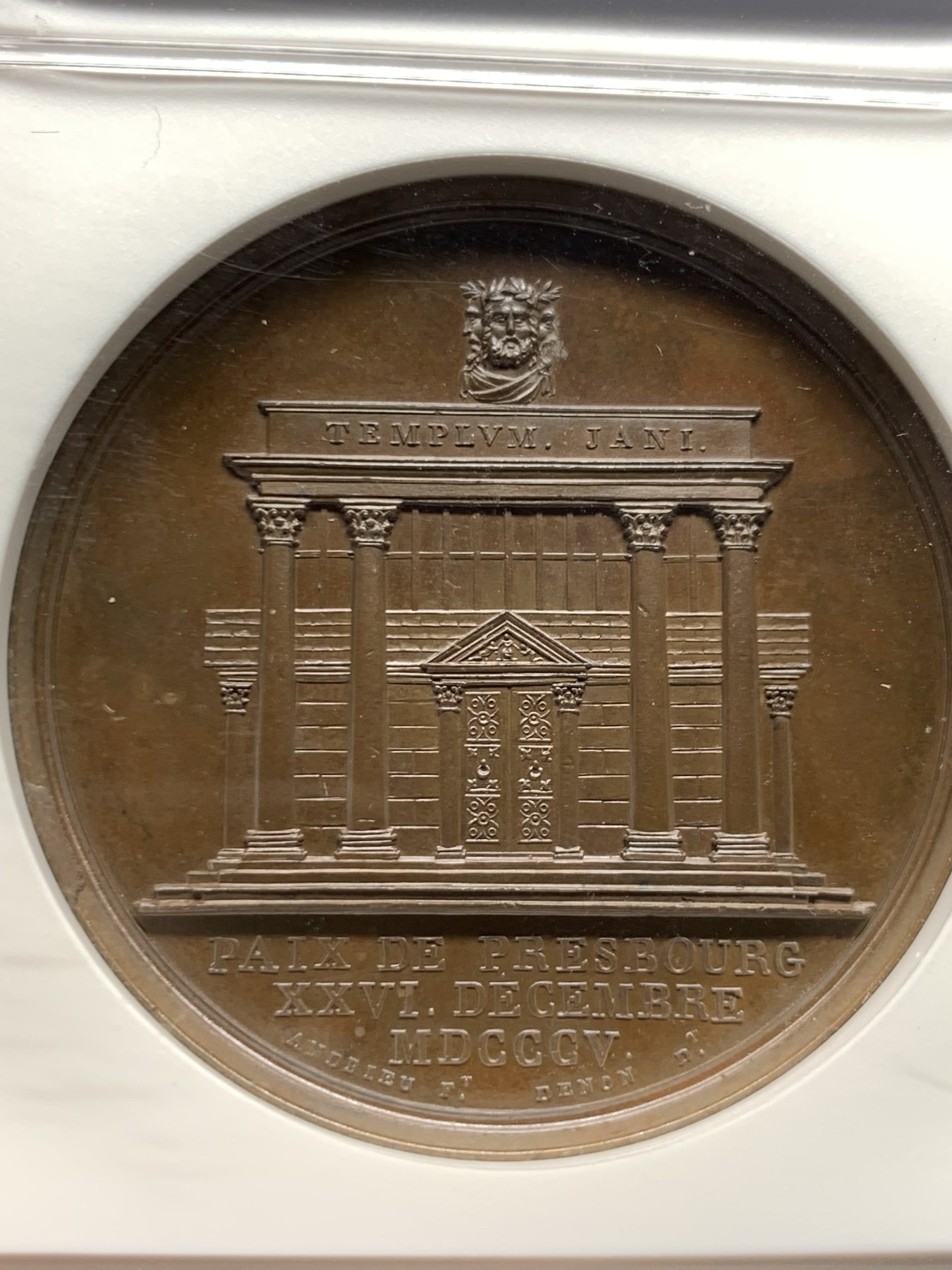 《竞宝斋》第260场-周日，周一，周二 3场连拍 (全场包邮) NGC MS66BN  法国 拿破仑 普雷斯堡和平纪念大铜章 加厚盒子 巧克力包浆 66分差不多是铜章的顶级分数了