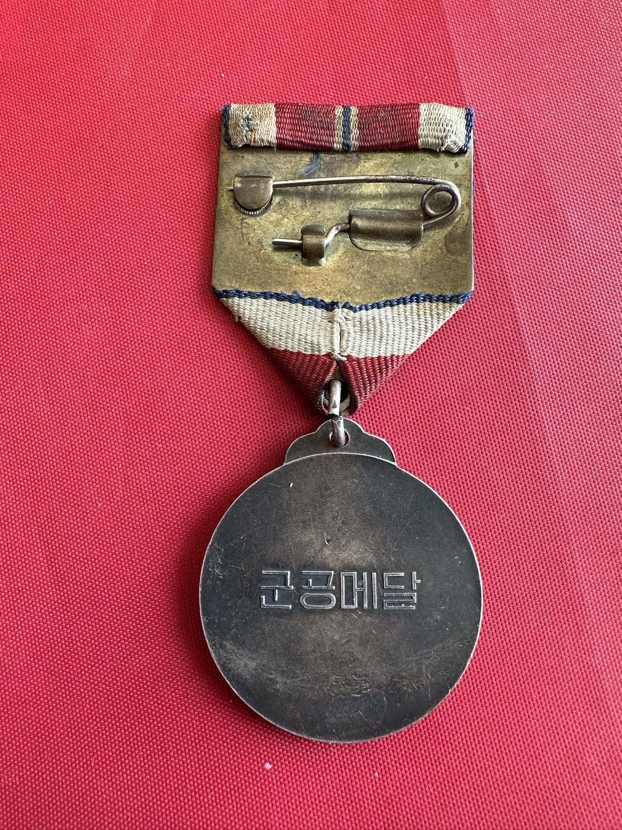 徽章实时专场 朝鲜战士银章（原挂）