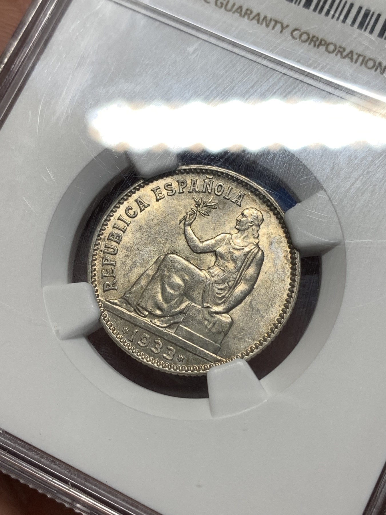 《竞宝斋》第260场-周日，周一，周二 3场连拍 (全场包邮) NGC MS62 西班牙 1933年 内战1比塞塔  拿花女神 银币 带五彩 少见品种