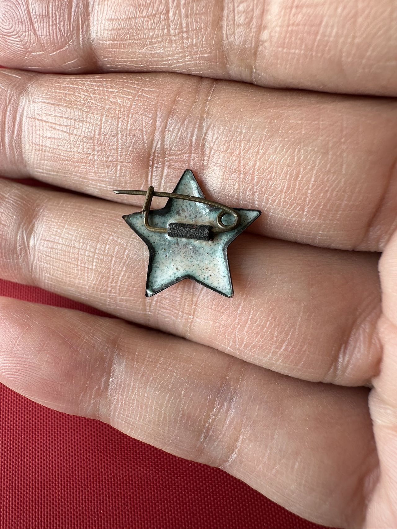 徽章实时专场 精美的抗美援朝搪瓷和平鸽