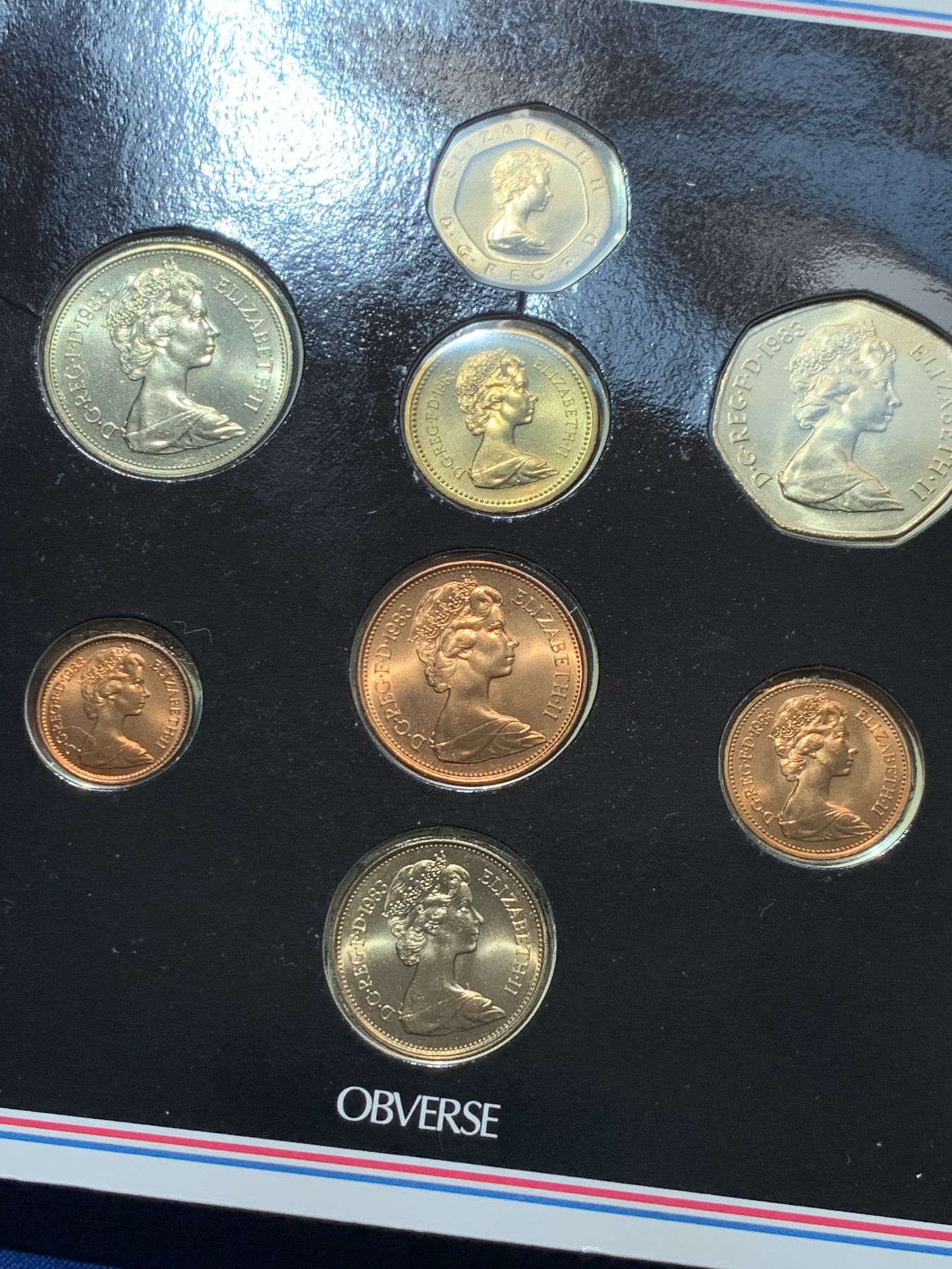 《竞宝斋》第260场-周日，周一，周二 3场连拍 (全场包邮) 英国1983年硬币套装，共8枚 1英镑硬币首发年，图像是英国国徽，并带1/2便士