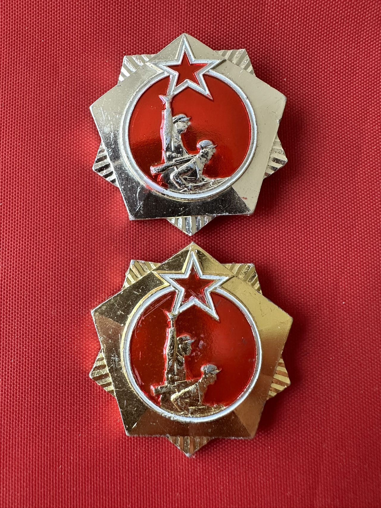 徽章实时专场 镀金镀银两枚不同铝章