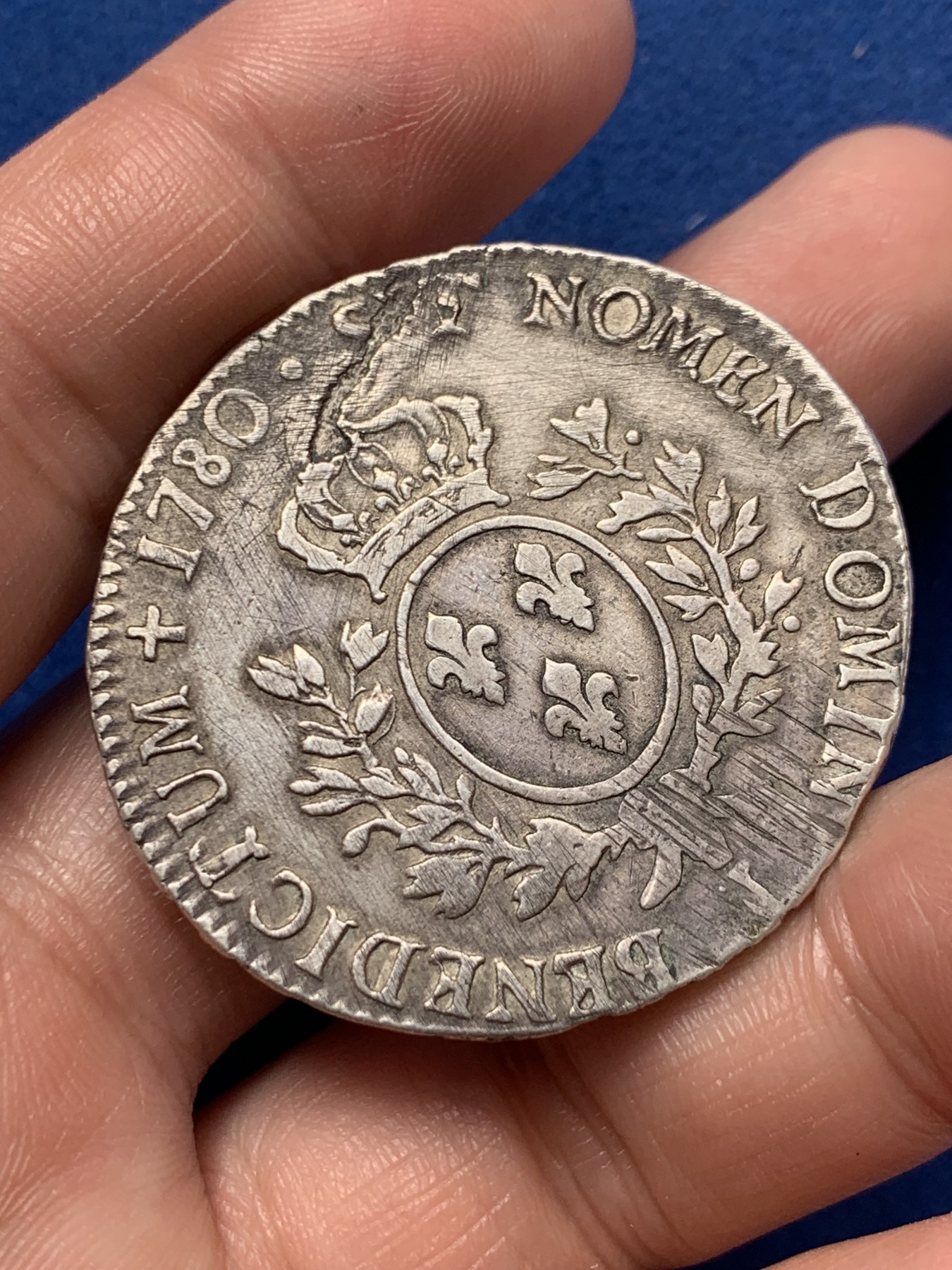 《竞宝斋》第260场-周日，周一，周二 3场连拍 (全场包邮) 法国路易十六1780利摩日厂埃居大银币 币胚有原始缺陷 细节见图