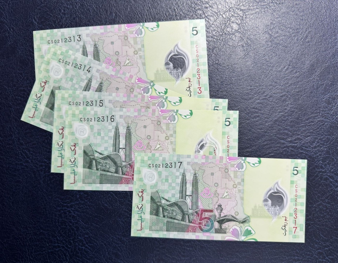 收藏联盟Quantum Auction 第340期拍卖  马来西亚1吉令特5张和5吉令特5张 品相分别为XF和全新UNC