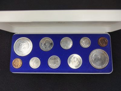 巴斯克收藏第255期 原盒，套币，卡册专场 4-5月30/1/2 号三场连拍 全场包邮 - 比利时 博杜安一世 1976年套币 法荷双语版 10枚含银币2枚
