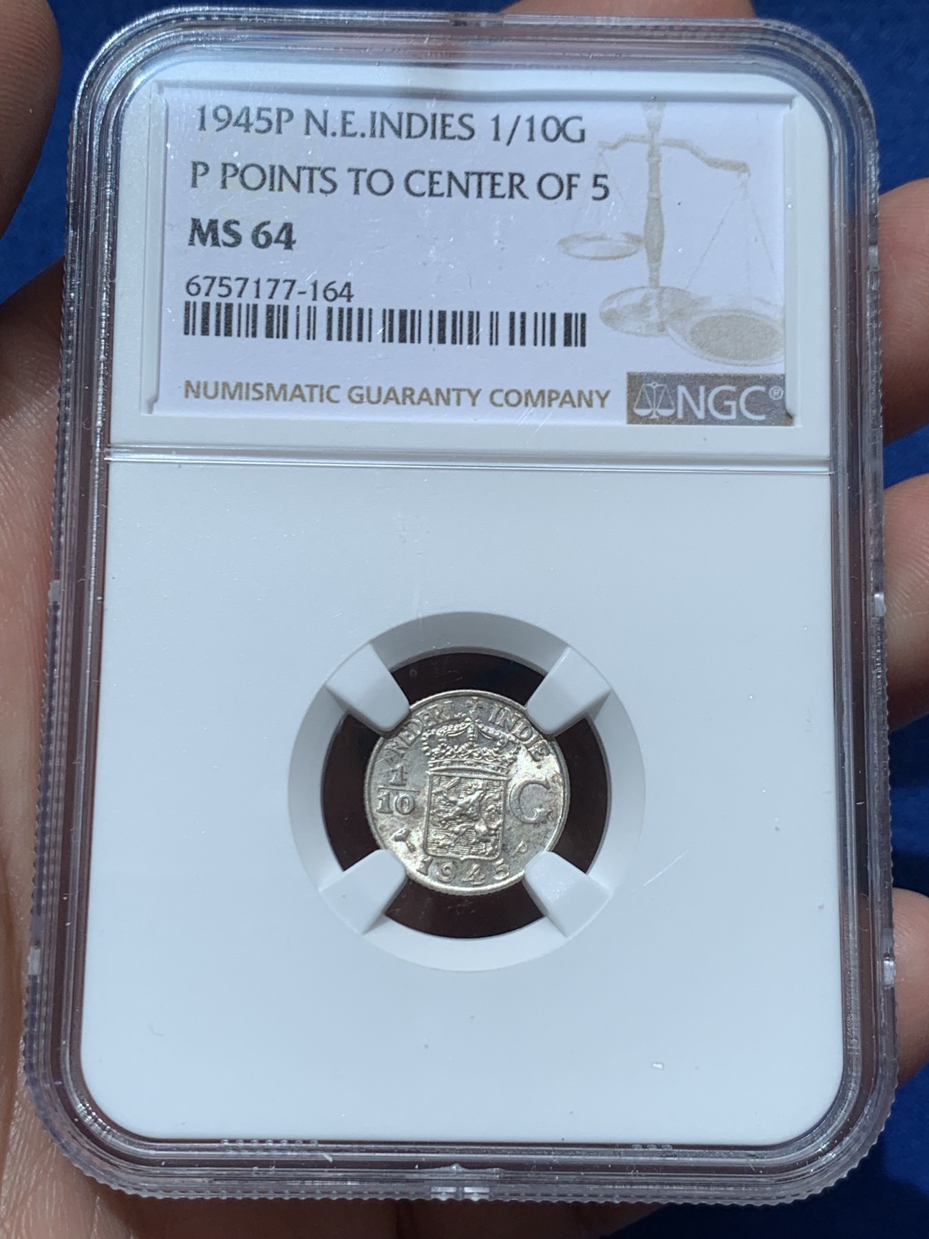 《竞宝斋》第260场-周日，周一，周二 3场连拍 (全场包邮) 两枚一组 NGC MS64 荷属东印度1945年1/10G银币