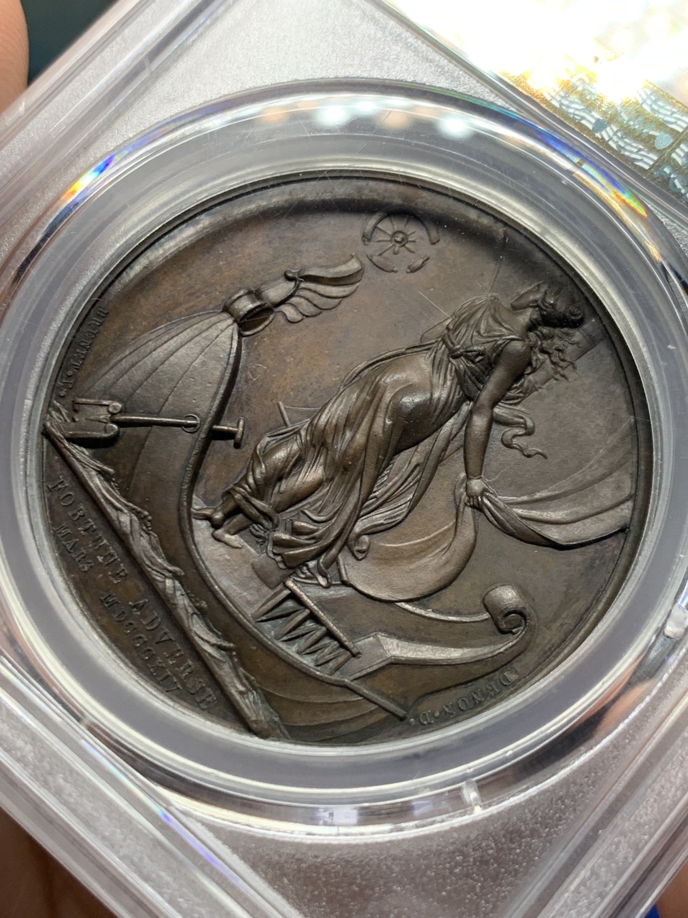 《竞宝斋》第260场-周日，周一，周二 3场连拍 (全场包邮) 唯一冠军分 PCGS SP64 法国1814年拿破仑一世巴黎之战原铸铜章 背面幸运女神站在一艘即将沉没的战船随之慢慢下沉 暗示是役巴黎的陷落 拿破仑帝国的崩溃 充满了哀伤的气息