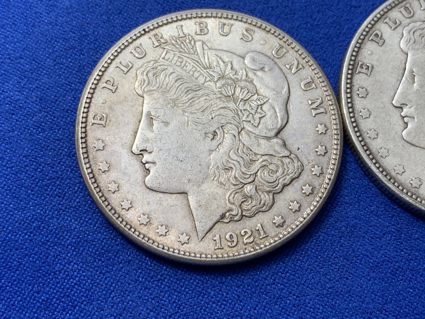 《竞宝斋》第260场-周日，周一，周二 3场连拍 (全场包邮) 两枚一组 美国1921年摩根银币 原味品