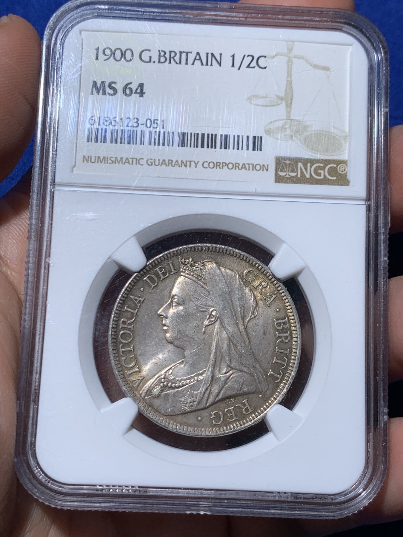 《竞宝斋》第260场-周日，周一，周二 3场连拍 (全场包邮) NGC MS64 英国1900维多利亚披纱版半克朗银币 双面原味包浆 带光 值得收藏