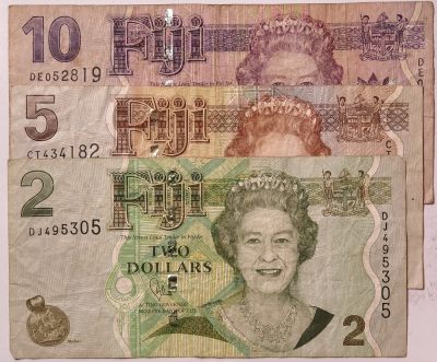 紫瑗钱币——第341期拍卖——纸币场 - 斐济 伊丽莎白二世 老年女王 2 5 10元 3枚一组 流通品