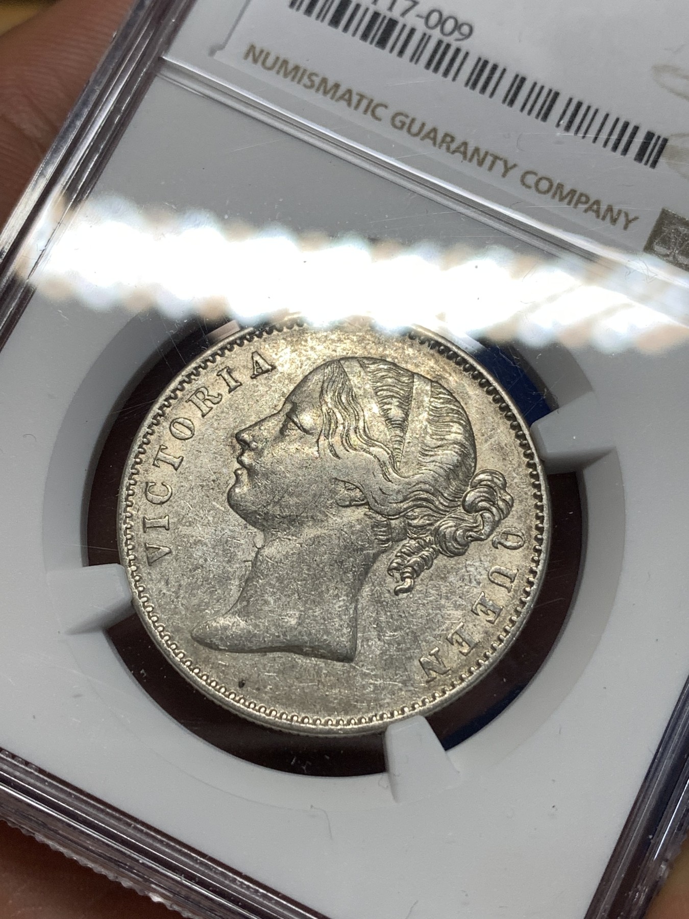 《竞宝斋》第260场-周日，周一，周二 3场连拍 (全场包邮) NGC XF40 英属印度1840年维多利亚女王双辫版1卢比银币