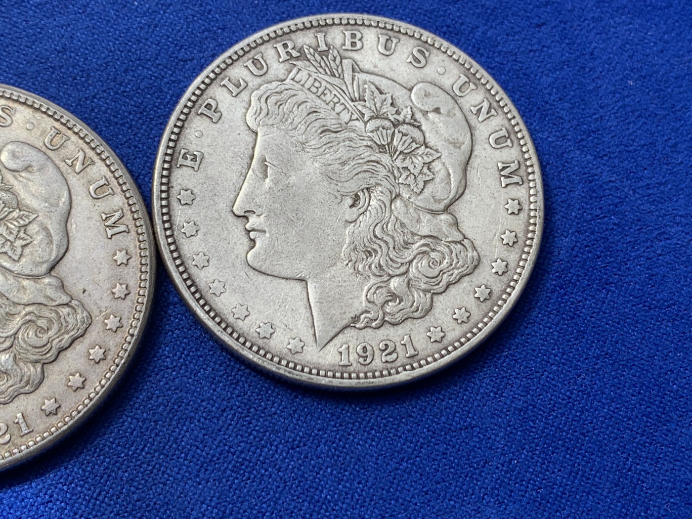 《竞宝斋》第260场-周日，周一，周二 3场连拍 (全场包邮) 两枚一组 美国1921年摩根银币 原味品