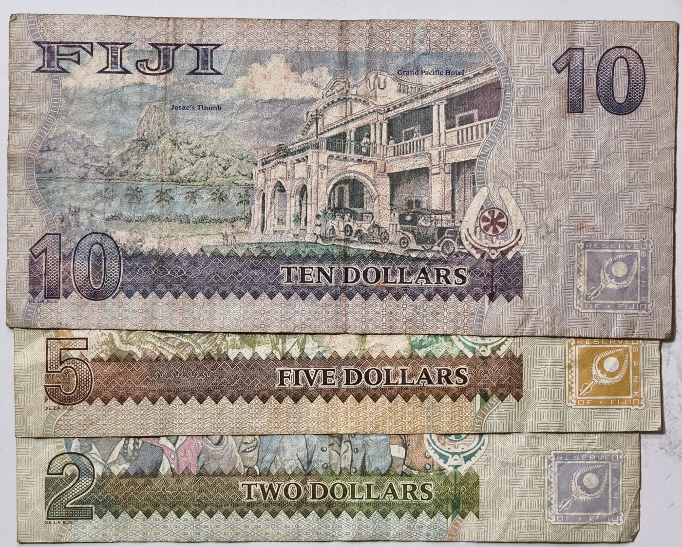 紫瑗钱币——第341期拍卖——纸币场 斐济 伊丽莎白二世 老年女王 2 5 10元 3枚一组 流通品