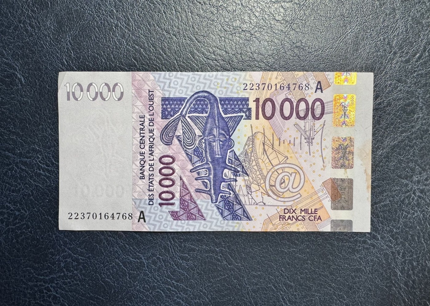 收藏联盟Quantum Auction 第340期拍卖  西非科特迪瓦2003年版（2021年）10000法郎 品相UNC- 角折和污渍