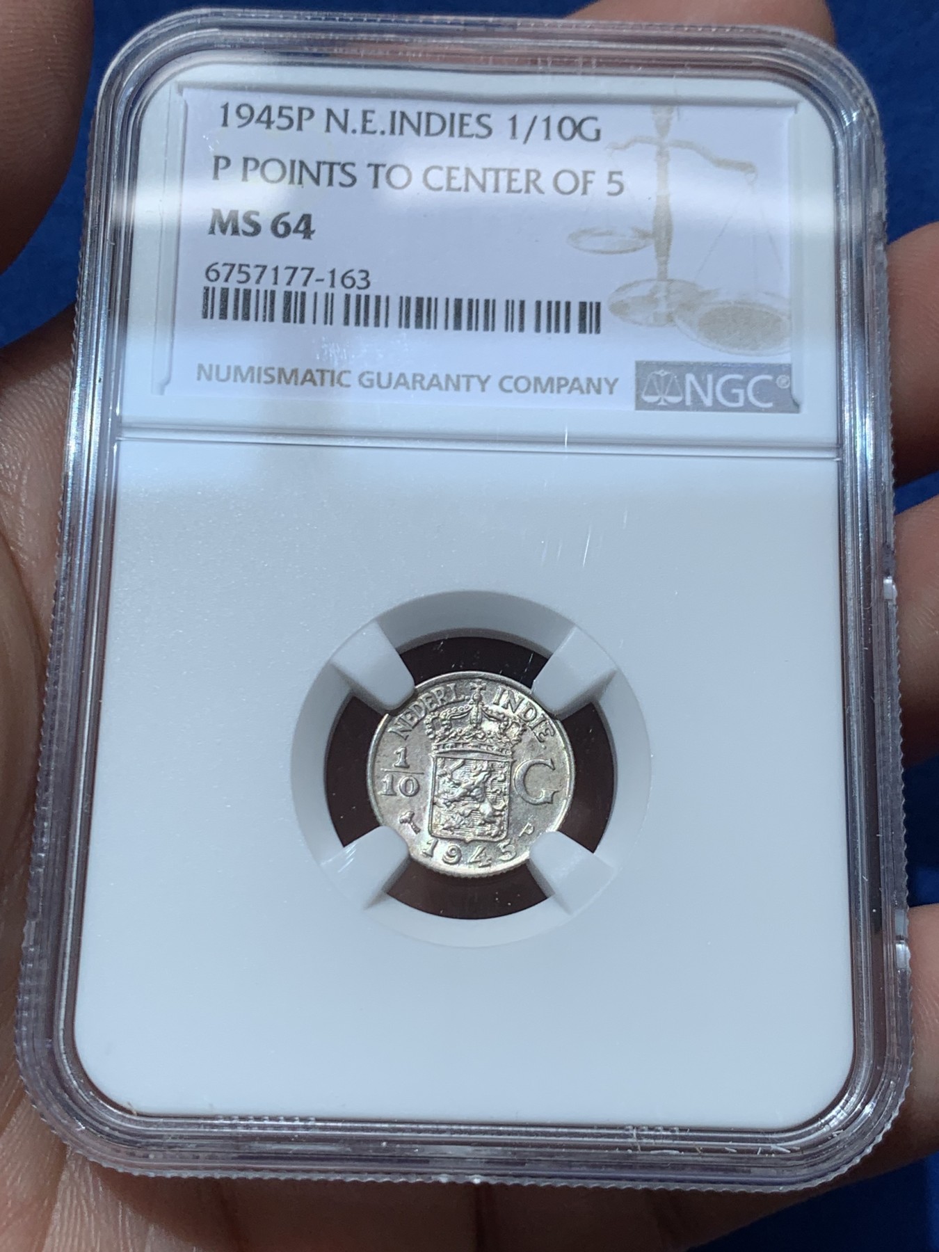 《竞宝斋》第260场-周日，周一，周二 3场连拍 (全场包邮) 两枚一组 NGC MS64 荷属东印度1945年1/10G银币