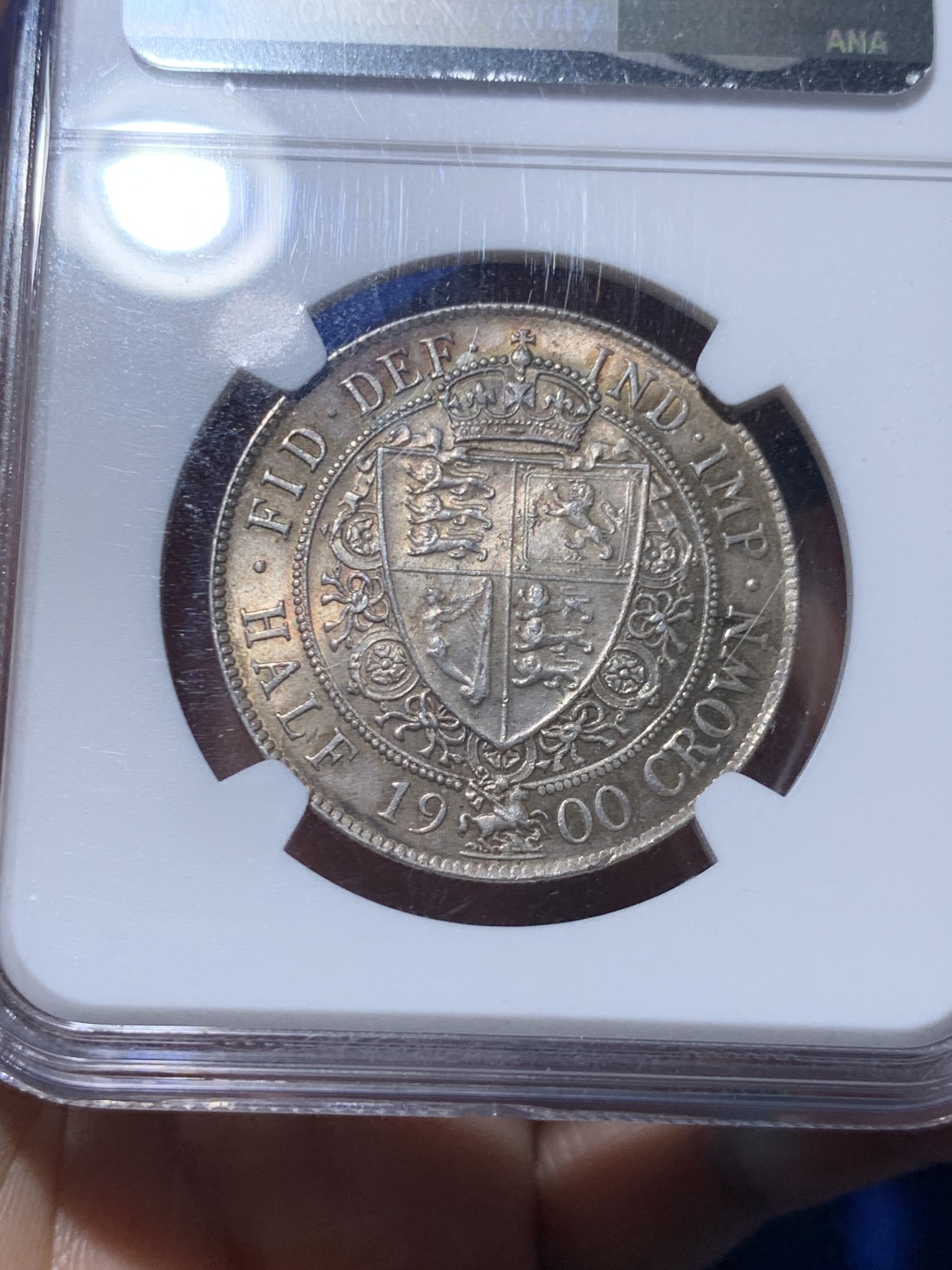 《竞宝斋》第260场-周日，周一，周二 3场连拍 (全场包邮) NGC MS64 英国1900维多利亚披纱版半克朗银币 双面原味包浆 带光 值得收藏