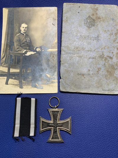 5月3号晚7点30分德章小拍 - 一战帝德二级铁十字勋章，与佩戴ek 2照片，与士兵证，士兵证作战记录详细，并登记他在1918年1月7号获得了ek2 