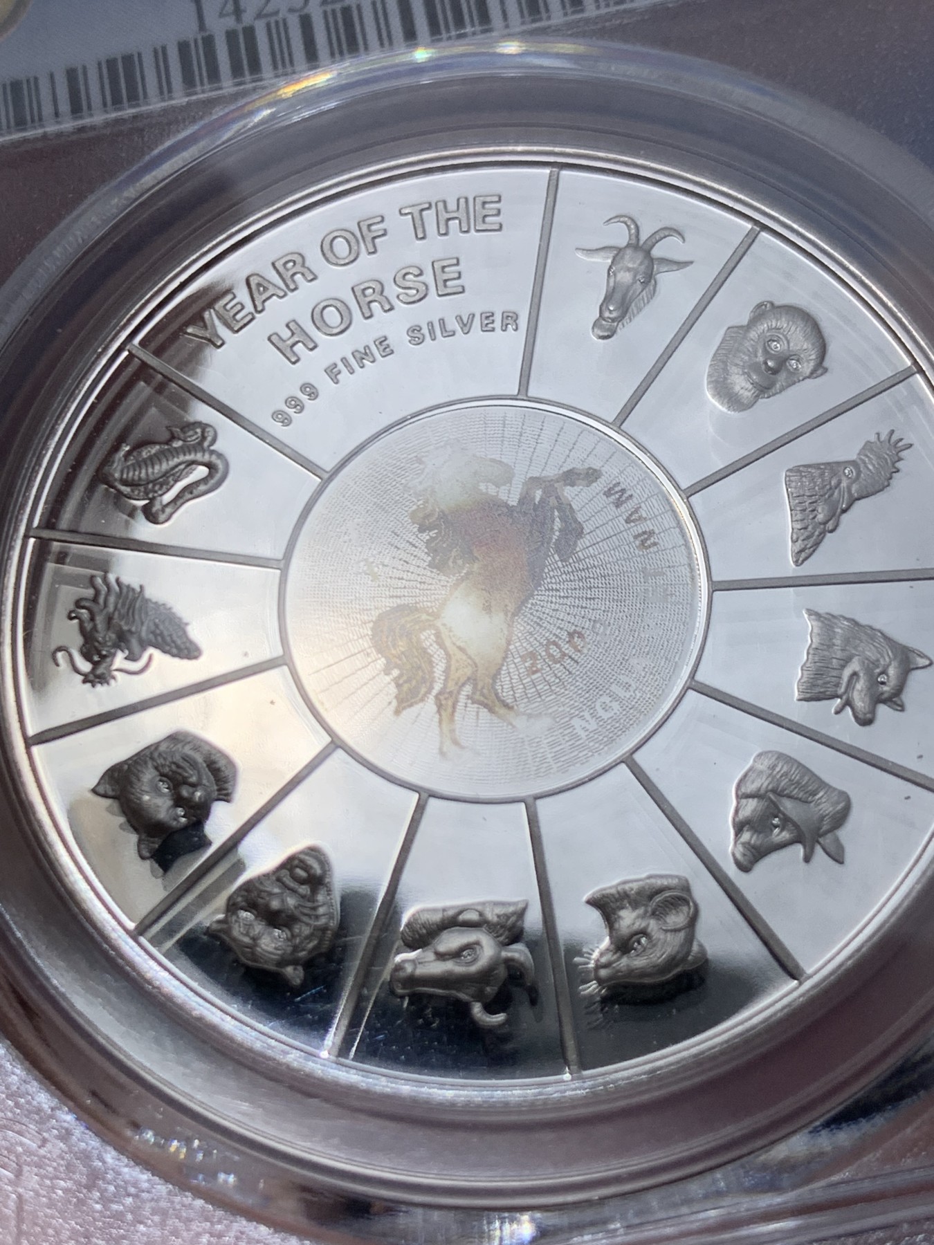 《竞宝斋》第261场-周日，周一，周二 3场连拍 (全场包邮) PCGS金盾 PR65DCAM 越南2002年镭射马1万盾精制彩色大银币