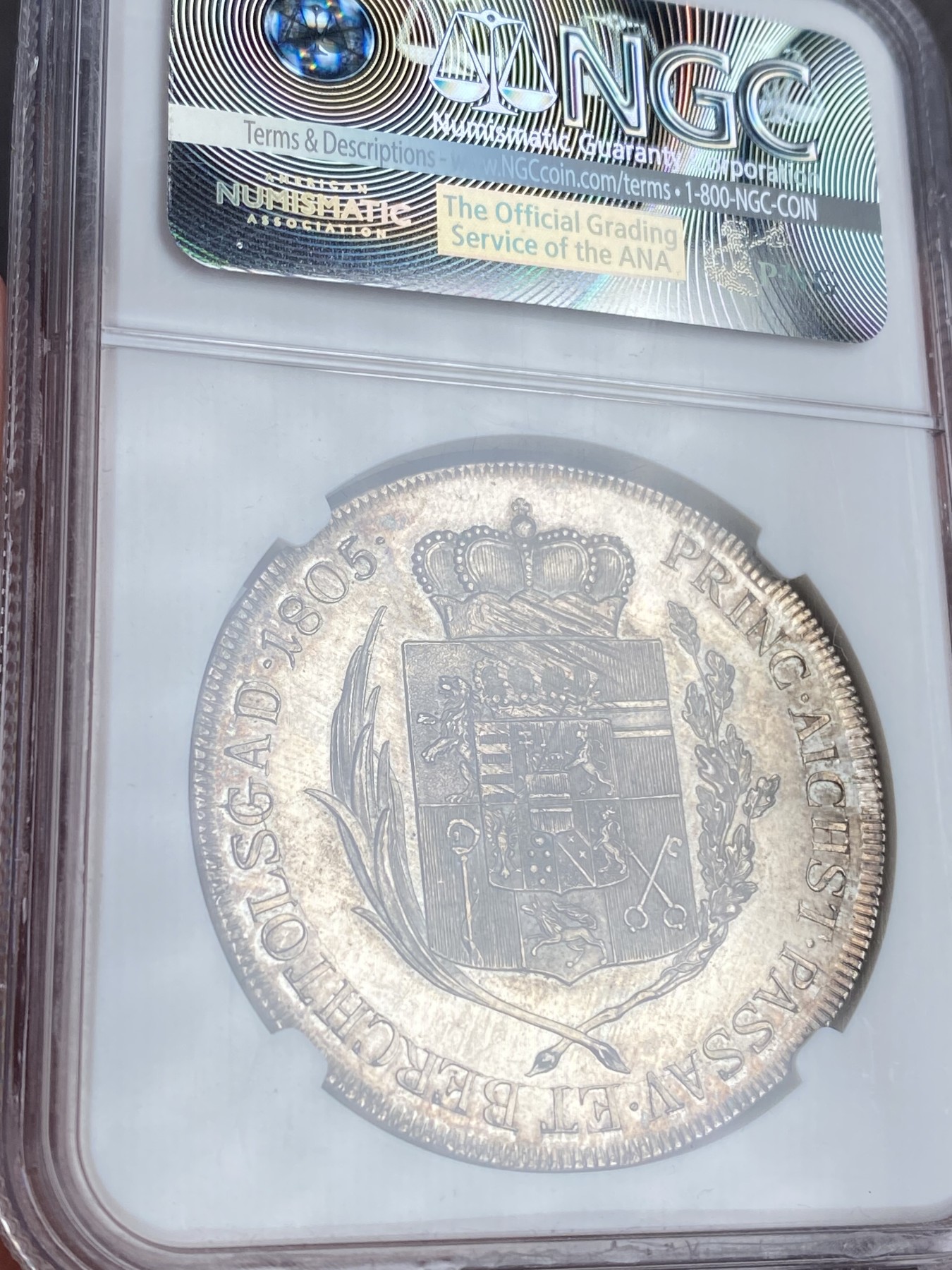 万国钱币拍卖第024期（诸神之战） NGC MS63PL 1805年奥地利弗朗茨二世萨尔茨堡盾徽大泰勒 1805年第三次反法同盟战争失败 根据普雷斯堡和约 萨尔茨堡选侯国由奥地利吞并 并发行了此枚泰勒 完美的倒影包浆显示出它从未被动过的原始一手状态 proof like展现了它如丝绸般顺滑的镜面底板