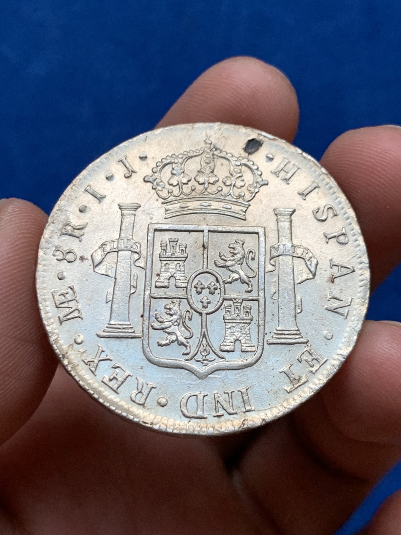 《竞宝斋》第261场-周日，周一，周二 3场连拍 (全场包邮) 墨西哥 1791年早期年份 卡四 双柱大银币 整体带光 背面皇冠边上有掉皮