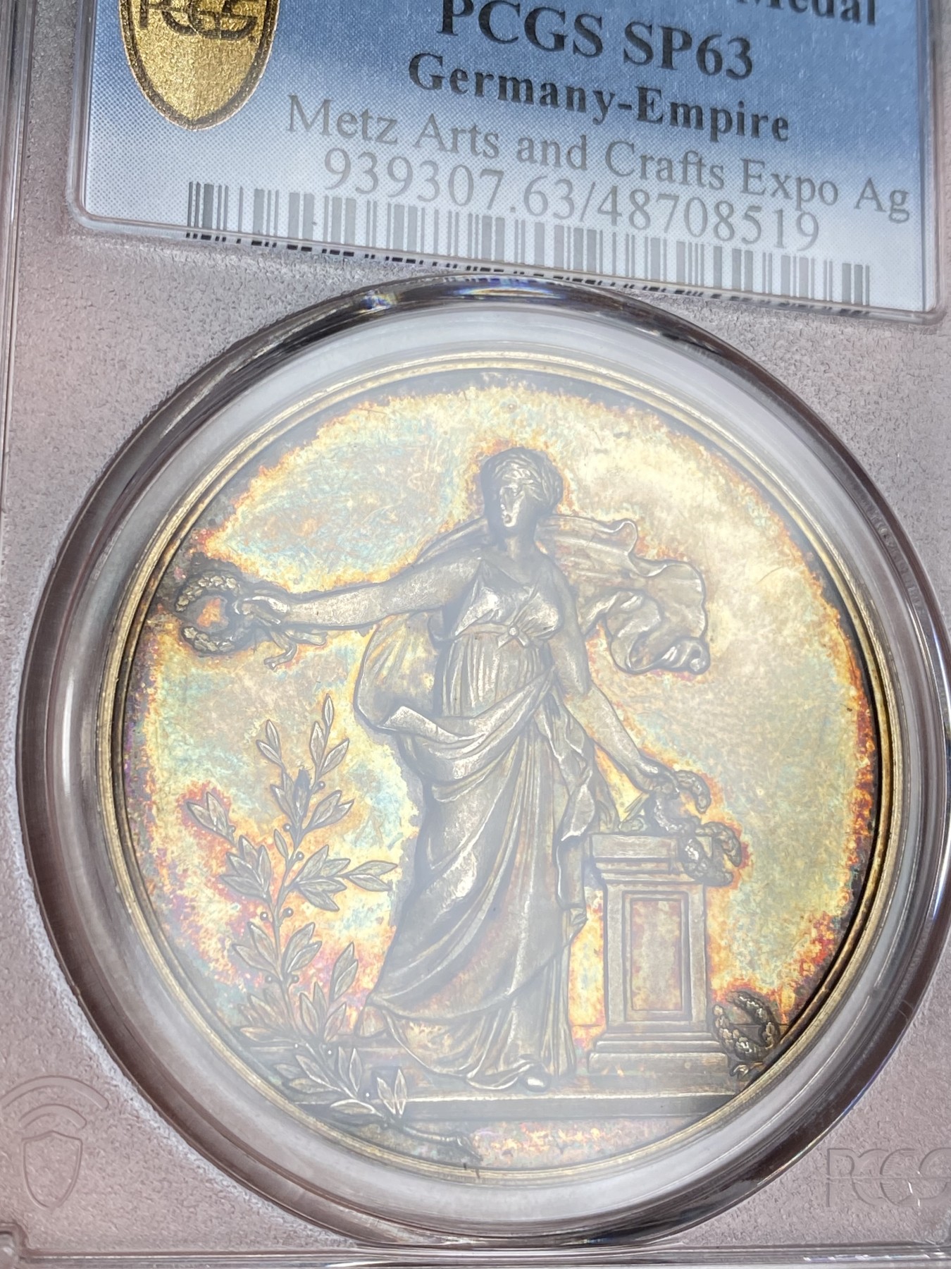 万国钱币拍卖第024期（诸神之战） PCGS SP63 1892年SP63法国梅斯艺术与贸易博览会纪念大银章 PC唯一冠军分 41mm 24.2g 梅斯女神授予花环 极致的炫彩包浆 橡树叶与橄榄枝环绕精致盾徽