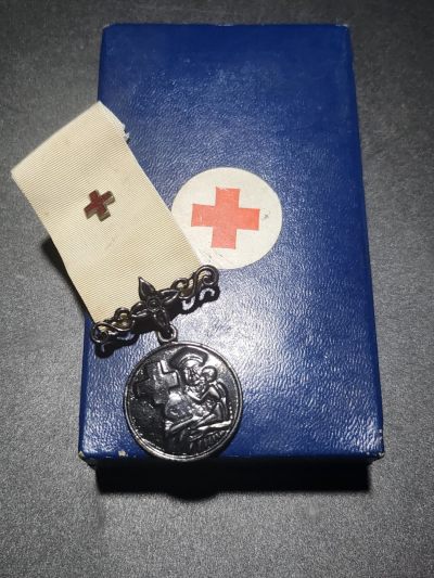 荷兰勋赏制服交流第95场拍卖 - 泰国红十字奖章--越战时期 带官发原盒 非常稀有 铜镀黑漆 品相极好