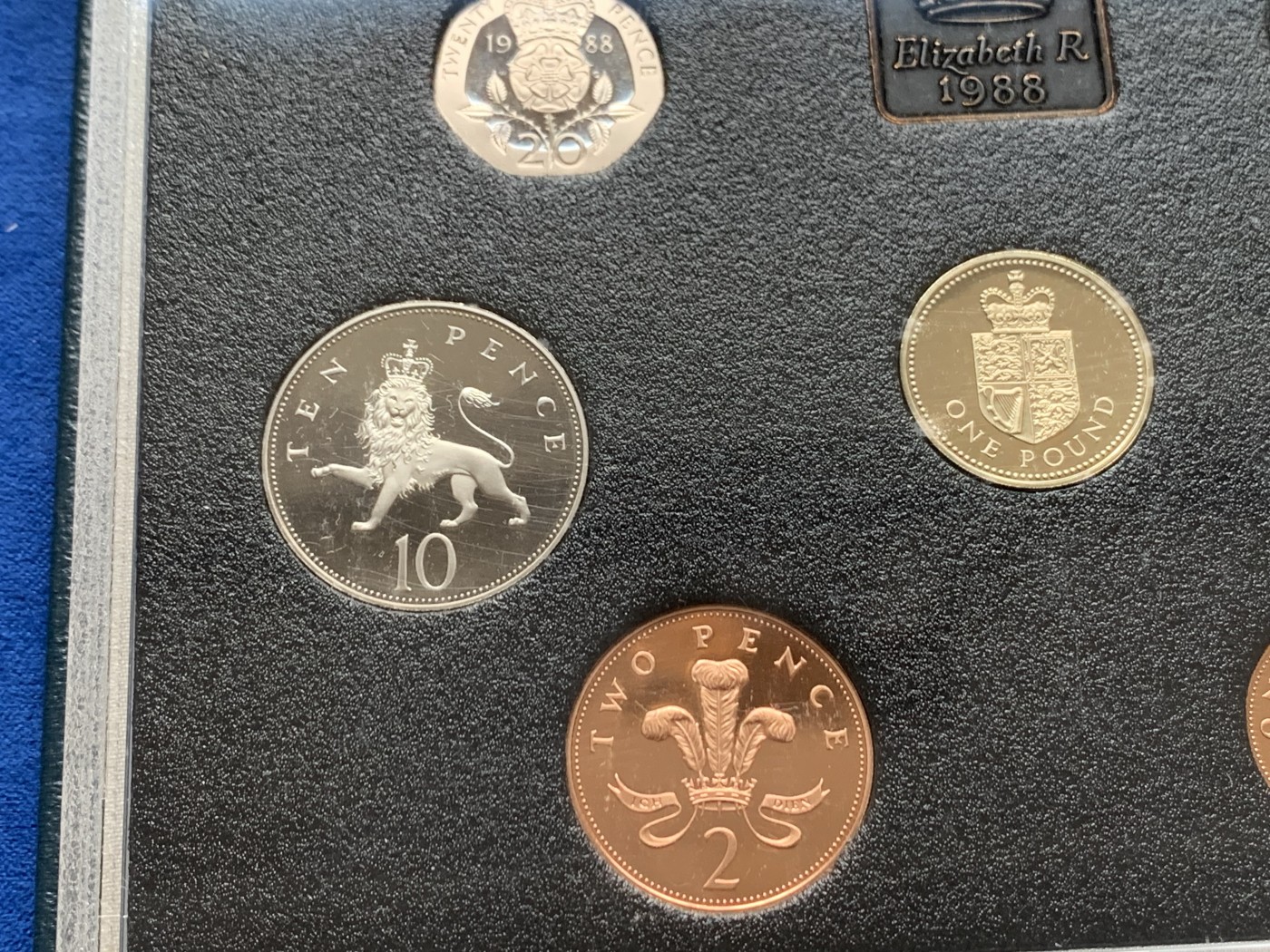 《竞宝斋》第261场-周日，周一，周二 3场连拍 (全场包邮) 英国1988年7枚装精制套币 proof set 盾徽一英镑