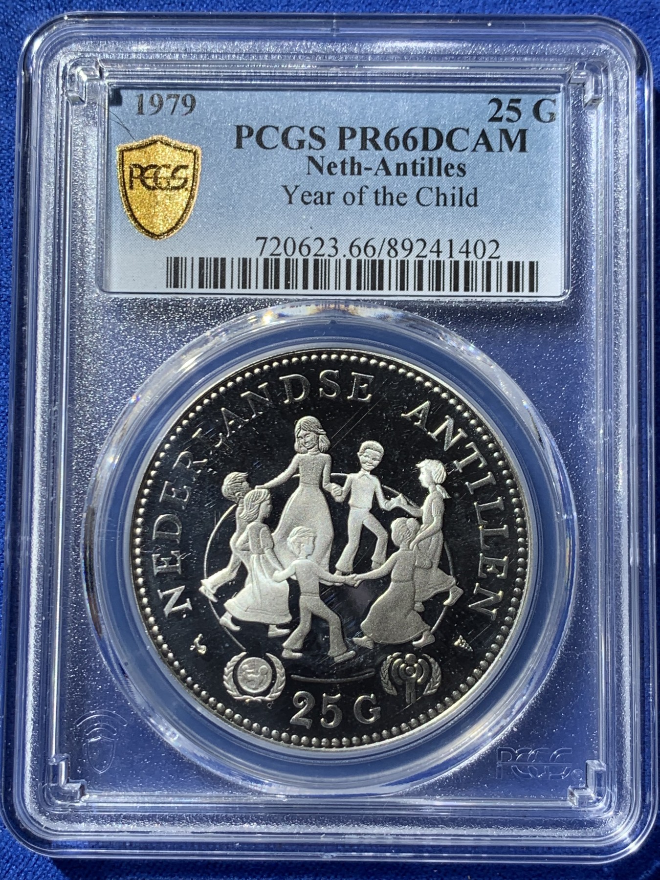 《竞宝斋》第261场-周日，周一，周二 3场连拍 (全场包邮) PCGS金盾 PR66DCAM 荷属安德烈斯1979年儿童年纪念25盾精制大银币，925银，重量27.22g