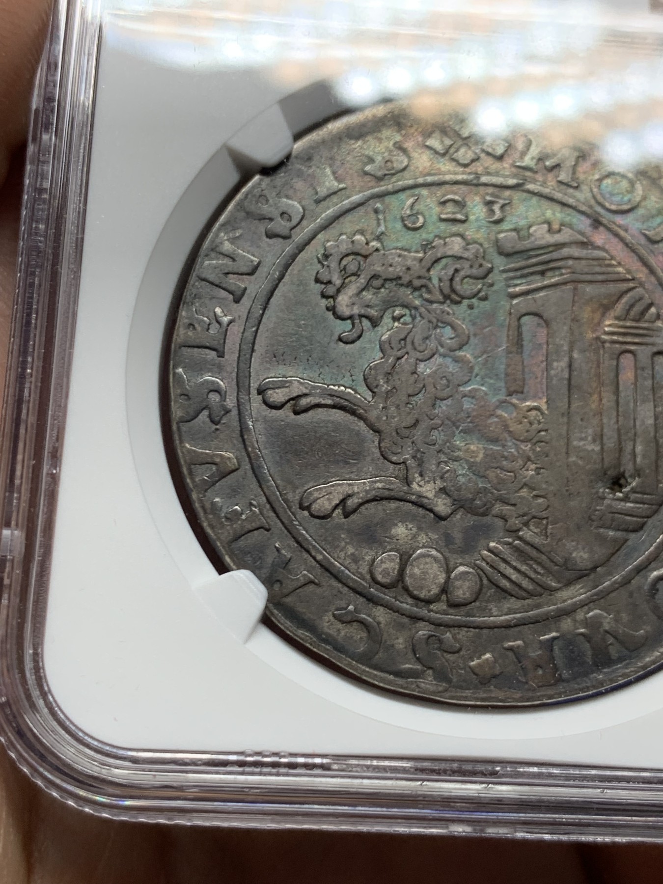 《竞宝斋》第261场-周日，周一，周二 3场连拍 (全场包邮) 冠军分 NGC VF30 瑞士1623沙夫豪森泰勒大银币，冠军分深打包浆厚实羊脸清晰低评了，稀有的泰勒大银，特别漂亮。