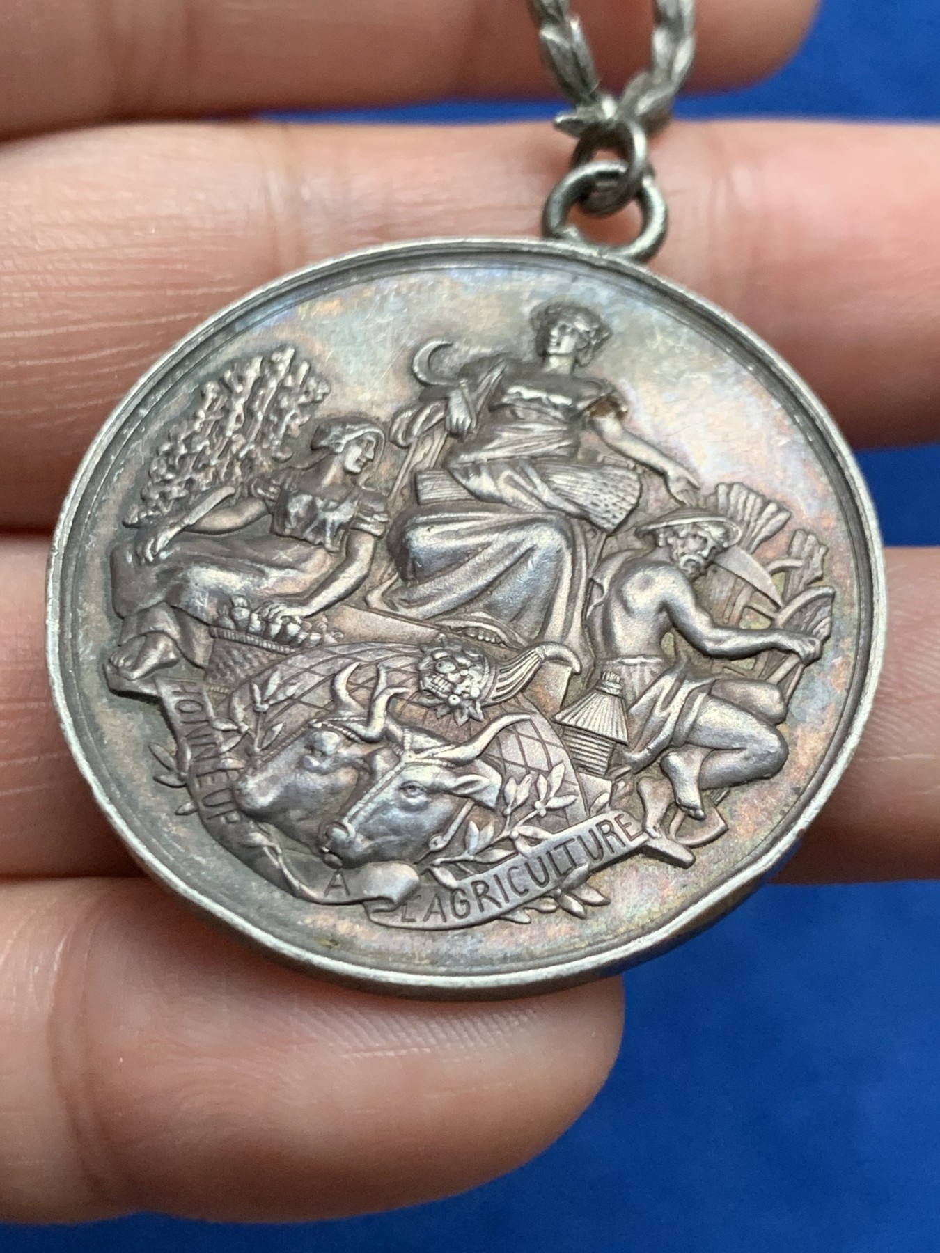 《竞宝斋》第261场-周日，周一，周二 3场连拍 (全场包邮) 法国 农业部 银章 设计新颖 细节非常好 20.3克 圆章直径36.9mm