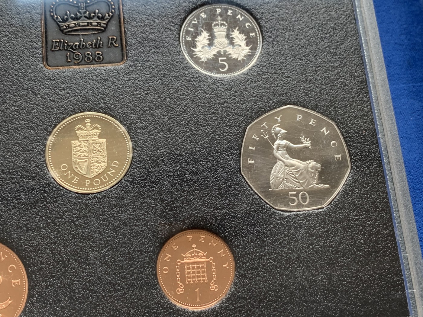 《竞宝斋》第261场-周日，周一，周二 3场连拍 (全场包邮) 英国1988年7枚装精制套币 proof set 盾徽一英镑