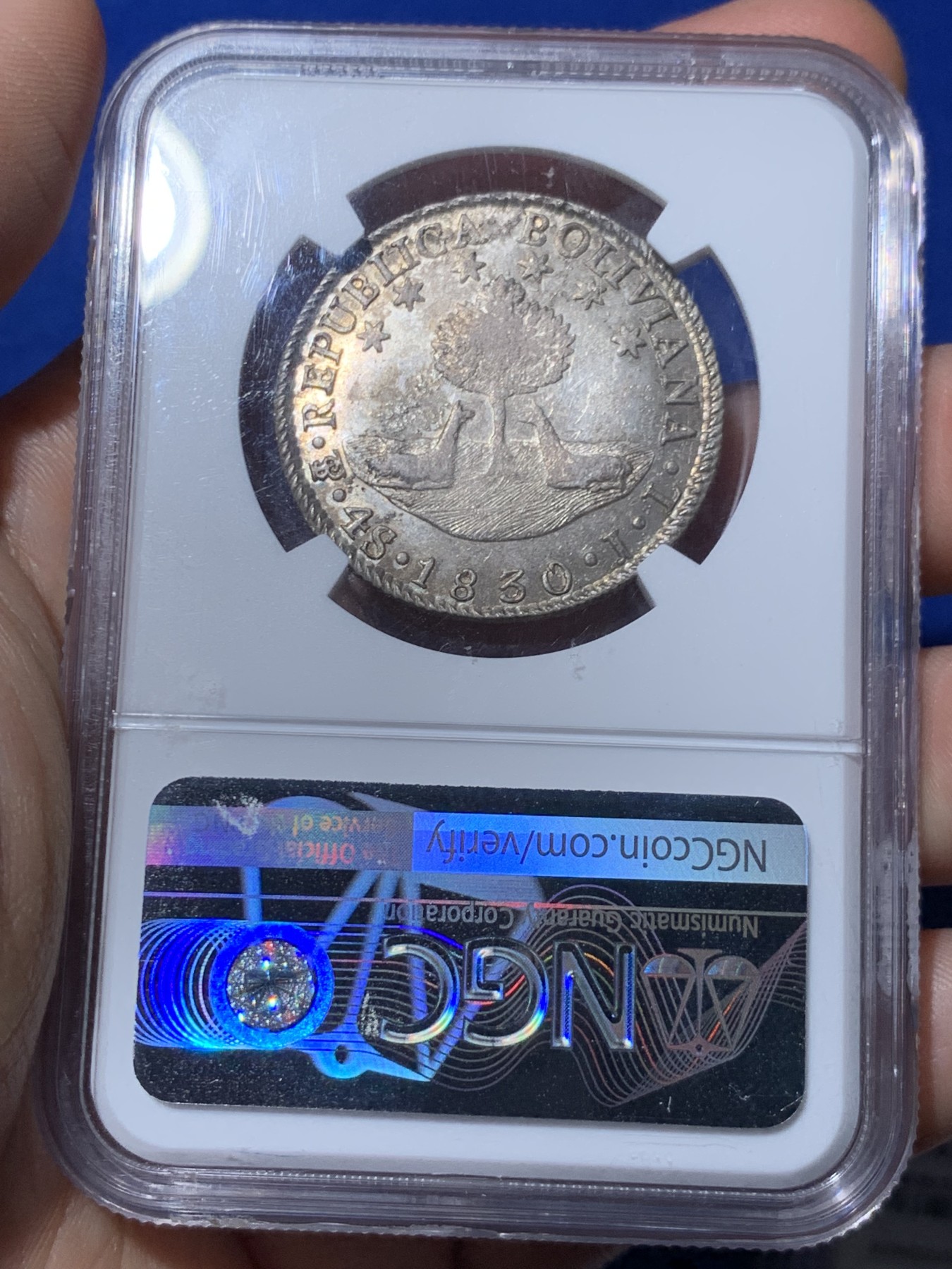 《竞宝斋》第261场-周日，周一，周二 3场连拍 (全场包邮) NGC MS61 玻利维亚 1830年 玻利瓦尔戎装 4S 银币 好彩淡五彩 非常少见的品种