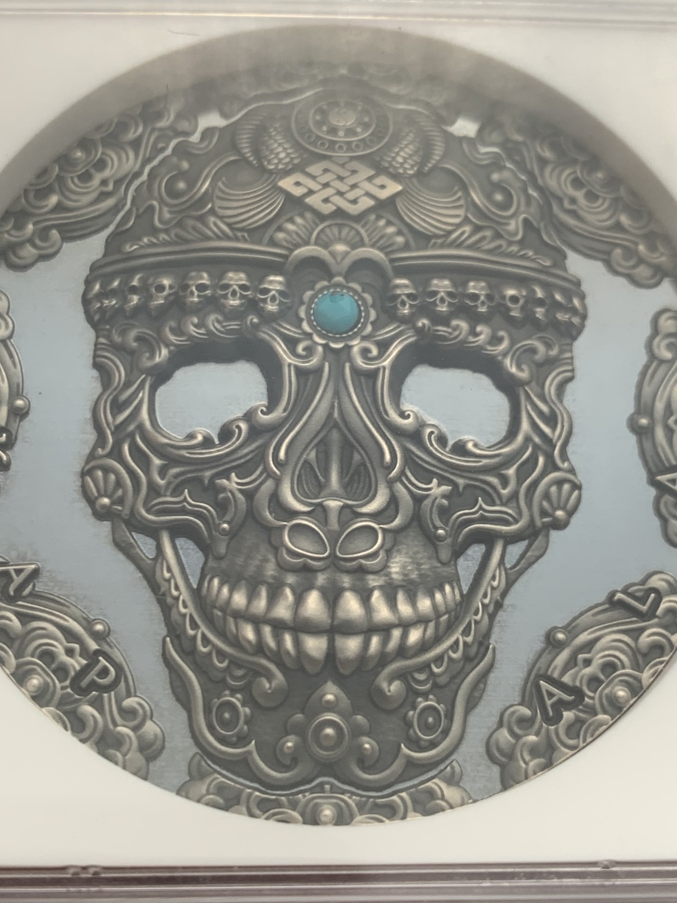 《竞宝斋》第261场-周日，周一，周二 3场连拍 (全场包邮) NGC PF70 喀麦隆2018卡帕拉头盖镶嵌绿松石 2盎司 银币 180 高浮雕标 盒证齐全 镶嵌工艺 世界文化系列首枚