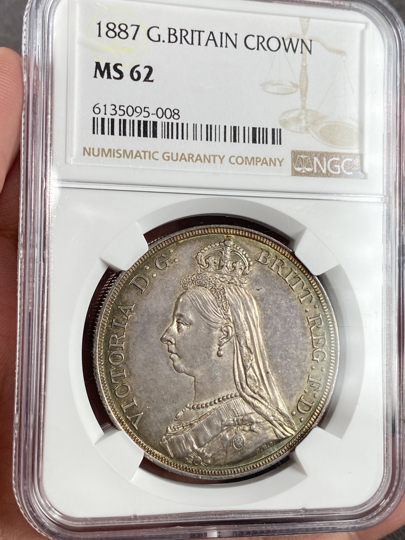万国钱币拍卖第024期（诸神之战） NGC MS62 1887年英国维多利亚女皇高冠马剑1克朗 原味包浆升值品种
