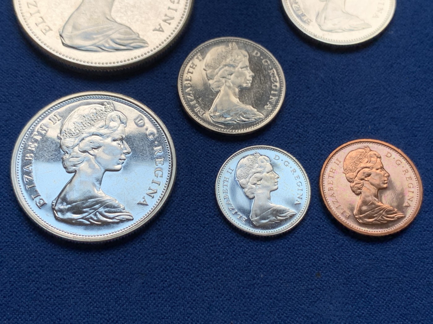 《竞宝斋》第261场-周日，周一，周二 3场连拍 (全场包邮) 6枚一组 加拿大1967年套币 含4枚银币 卷拆品相