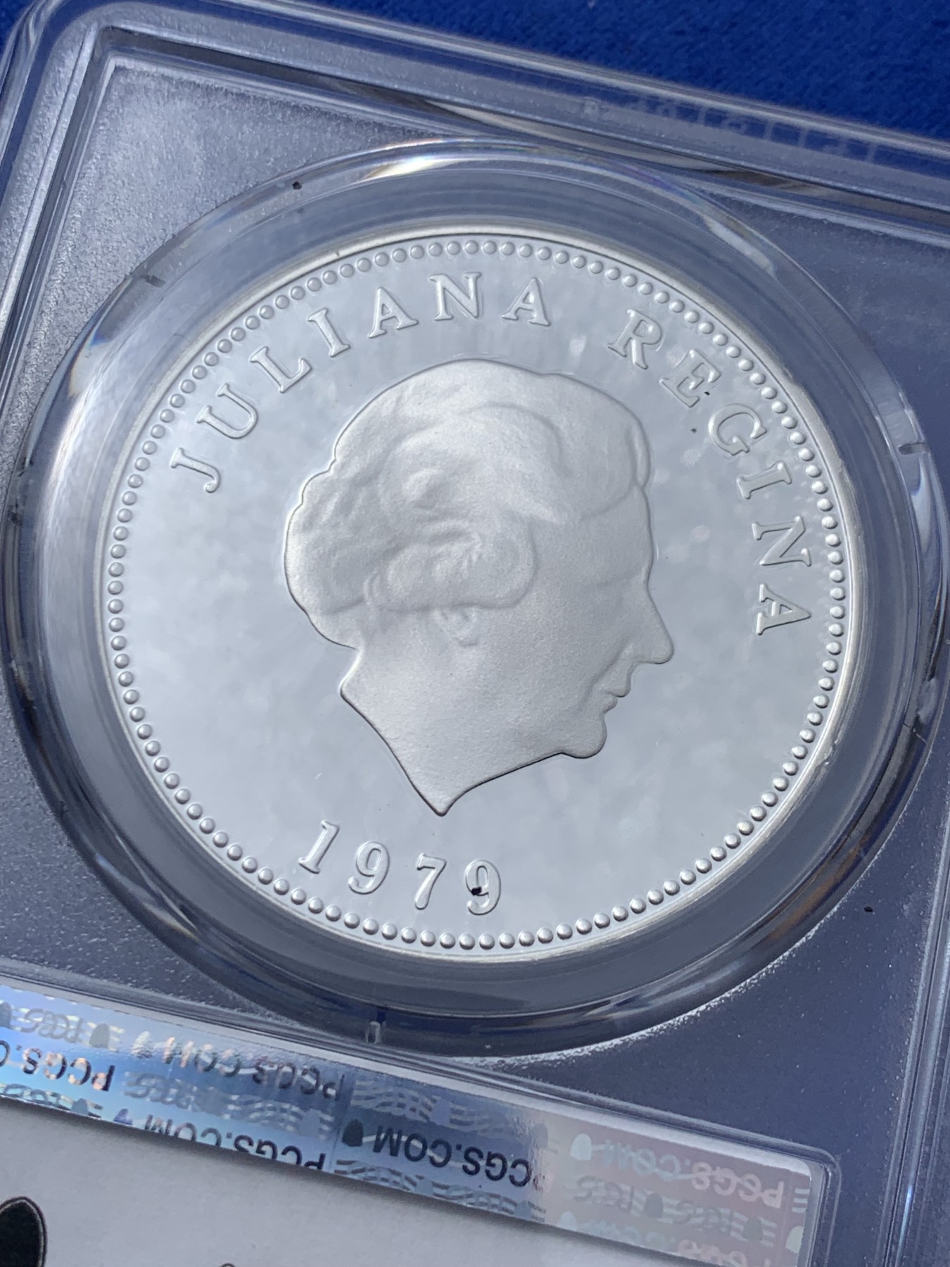 《竞宝斋》第261场-周日，周一，周二 3场连拍 (全场包邮) PCGS金盾 PR66DCAM 荷属安德烈斯1979年儿童年纪念25盾精制大银币，925银，重量27.22g