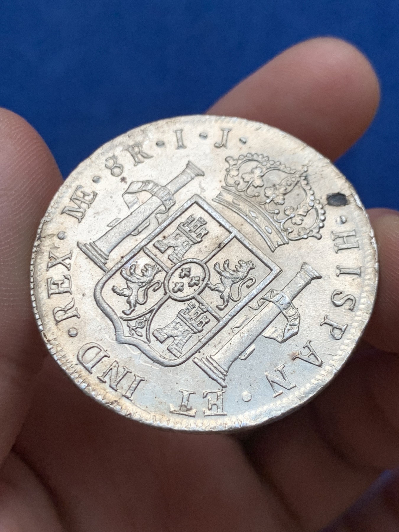 《竞宝斋》第261场-周日，周一，周二 3场连拍 (全场包邮) 墨西哥 1791年早期年份 卡四 双柱大银币 整体带光 背面皇冠边上有掉皮