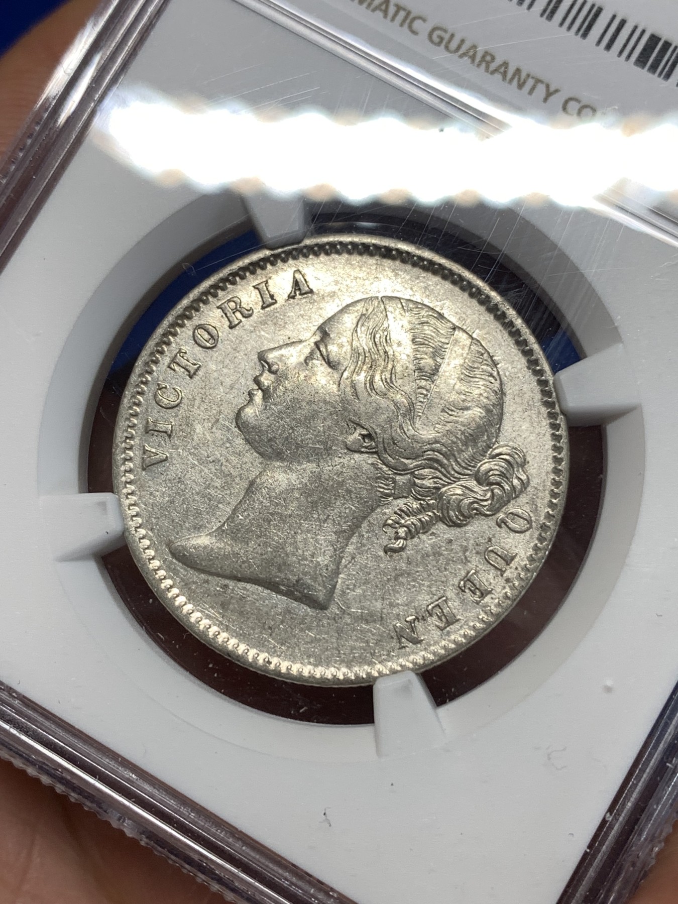 《竞宝斋》第261场-周日，周一，周二 3场连拍 (全场包邮) NGC AU53 英属印度1840年维多利亚女王双辫版1卢比银币