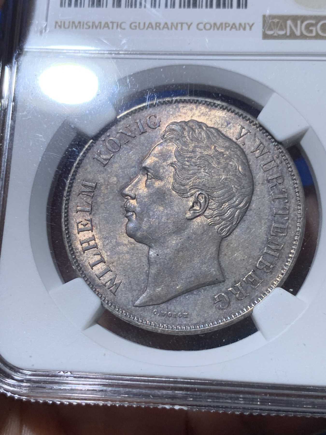 《竞宝斋》第261场-周日，周一，周二 3场连拍 (全场包邮) 季军分 NGC MS62 德国符腾堡1846年狮鹿2盾（2古尔登）银币，原味厚重包浆，稀少品种，设计大气精美，状态极佳，2盾流通充分上ms较少，HA-N62分的符腾堡2盾成交价约为5600元。