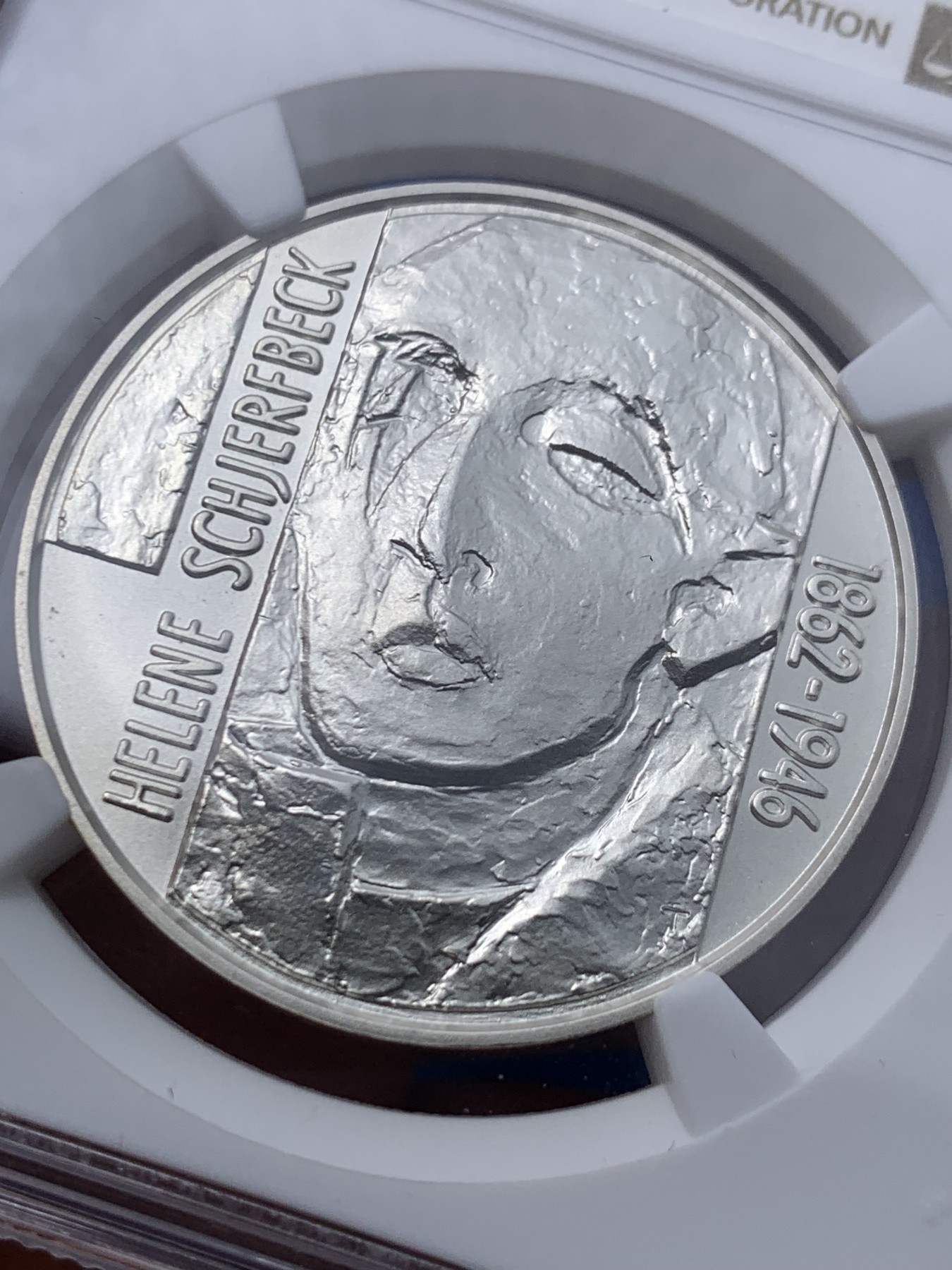 《竞宝斋》第261场-周日，周一，周二 3场连拍 (全场包邮) NGC MS70 芬兰1996年画家海莲娜自画像100马克银币（克劳斯获奖1998年最佳艺术币）