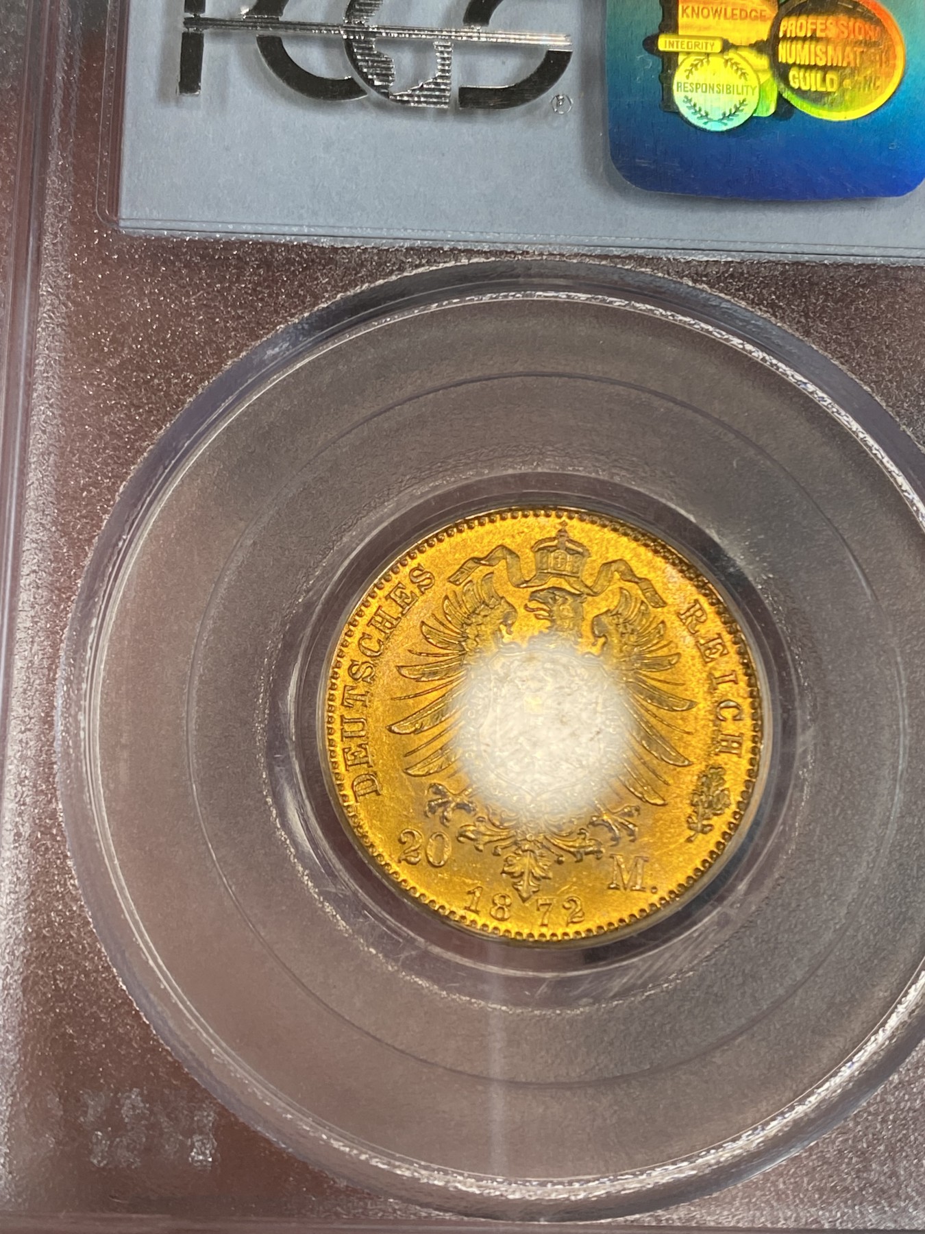 万国钱币拍卖第024期（诸神之战） PCGS MS63 1872年德国普鲁士威廉一世短翅20马克金币 经典品种配经典PC白盒，状态喜人，应该有得+，好品非常难得的短翅金马克，更高分仅9枚，7.96g，900金。