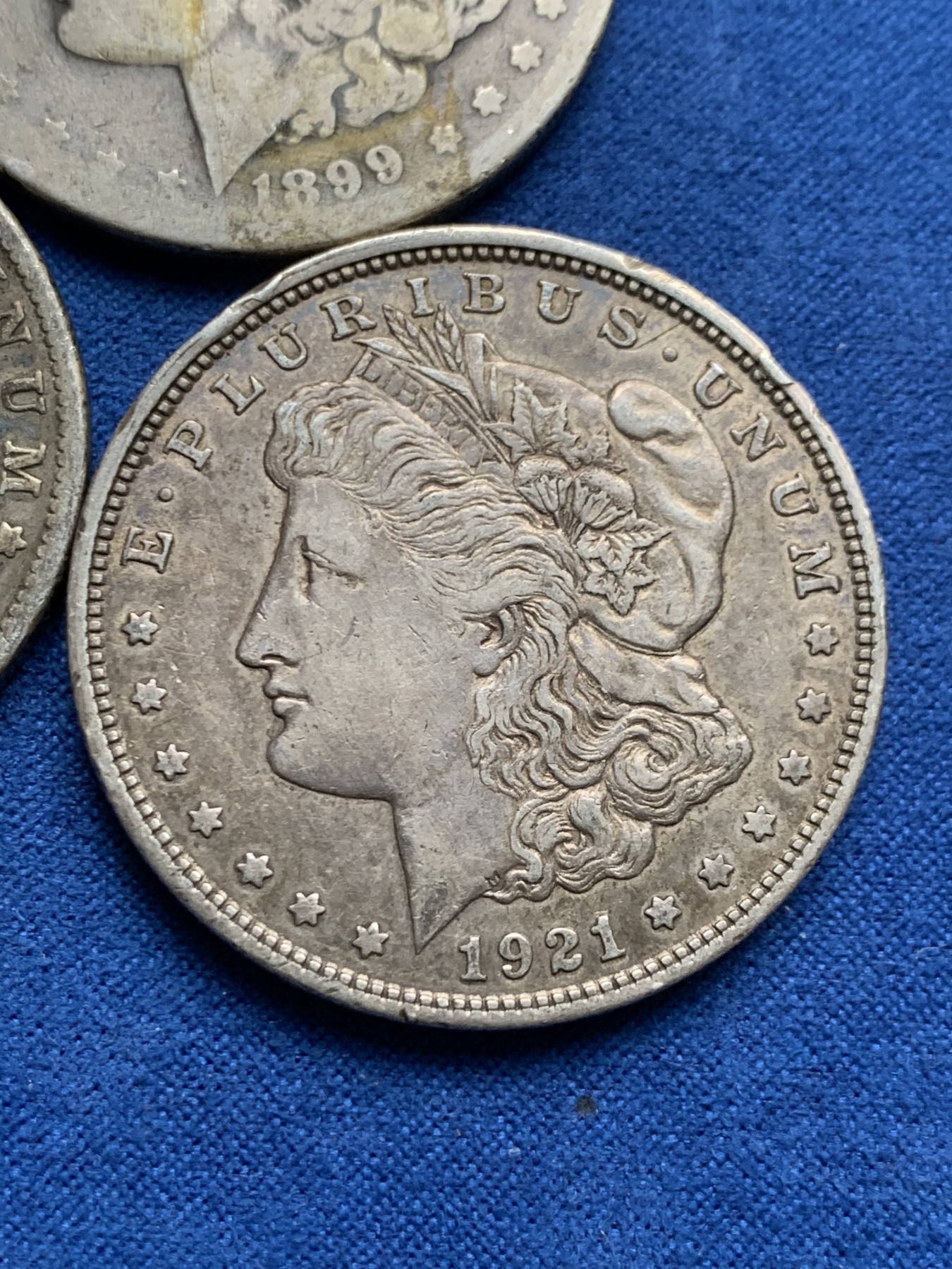 《竞宝斋》第261场-周日，周一，周二 3场连拍 (全场包邮) 3枚一组 美国摩根银币 3个不同年份 细节见图