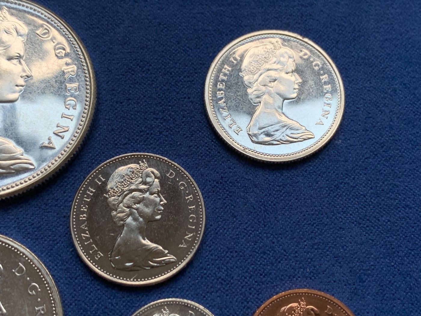 《竞宝斋》第261场-周日，周一，周二 3场连拍 (全场包邮) 6枚一组 加拿大1967年套币 含4枚银币 卷拆品相