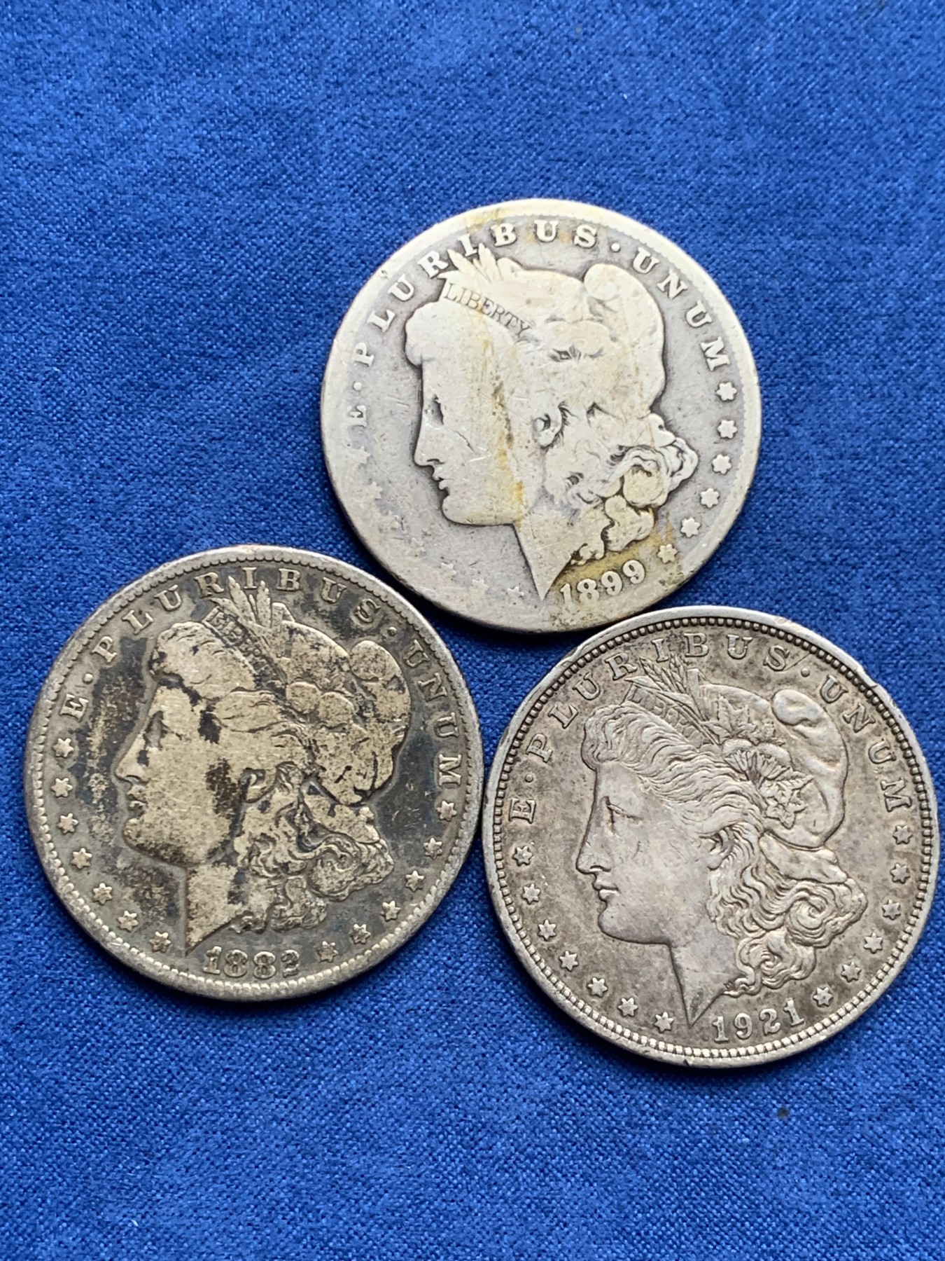 《竞宝斋》第261场-周日，周一，周二 3场连拍 (全场包邮) 3枚一组 美国摩根银币 3个不同年份 细节见图